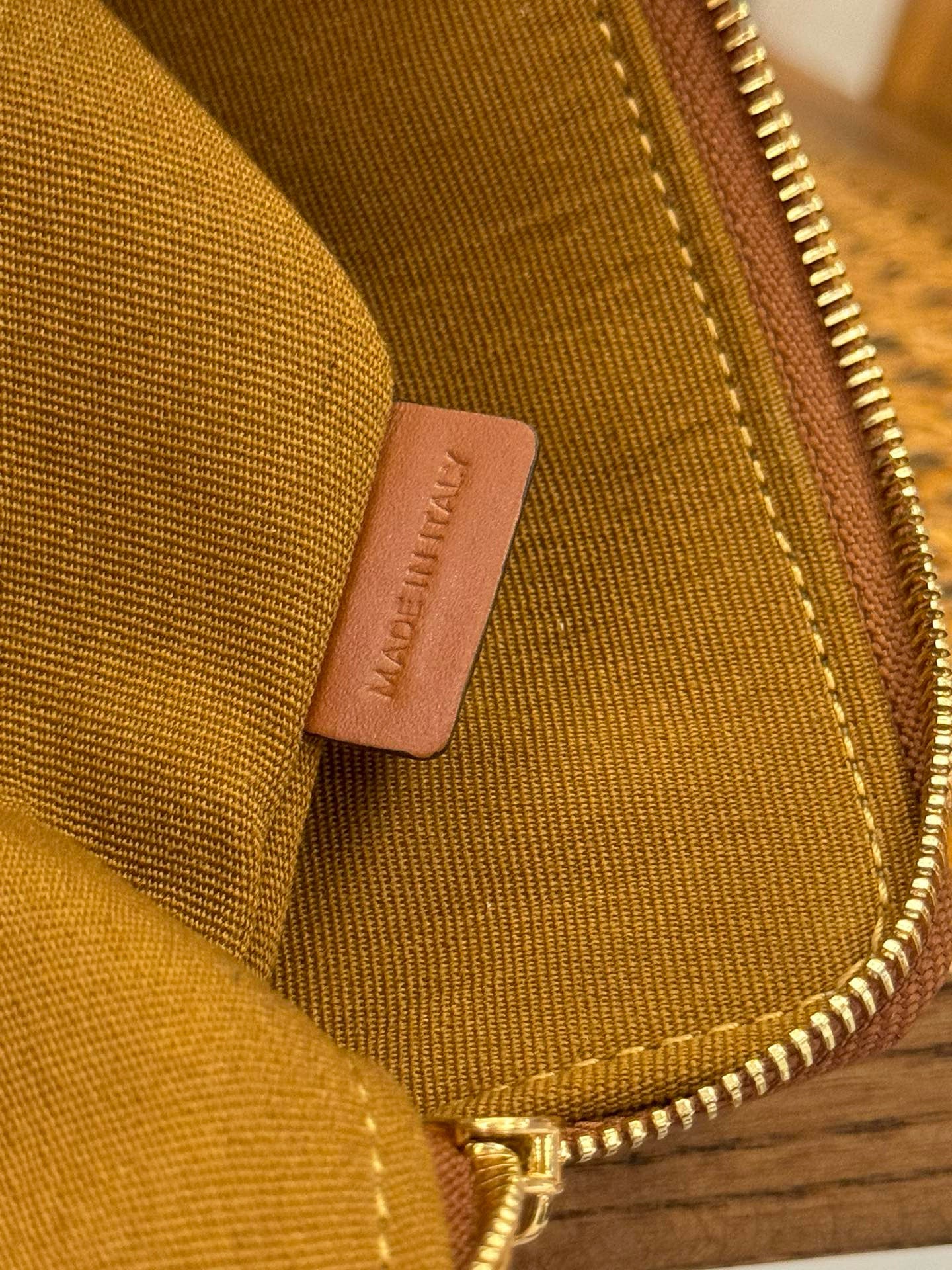 CEL SMALL POUCH WITH STRAP