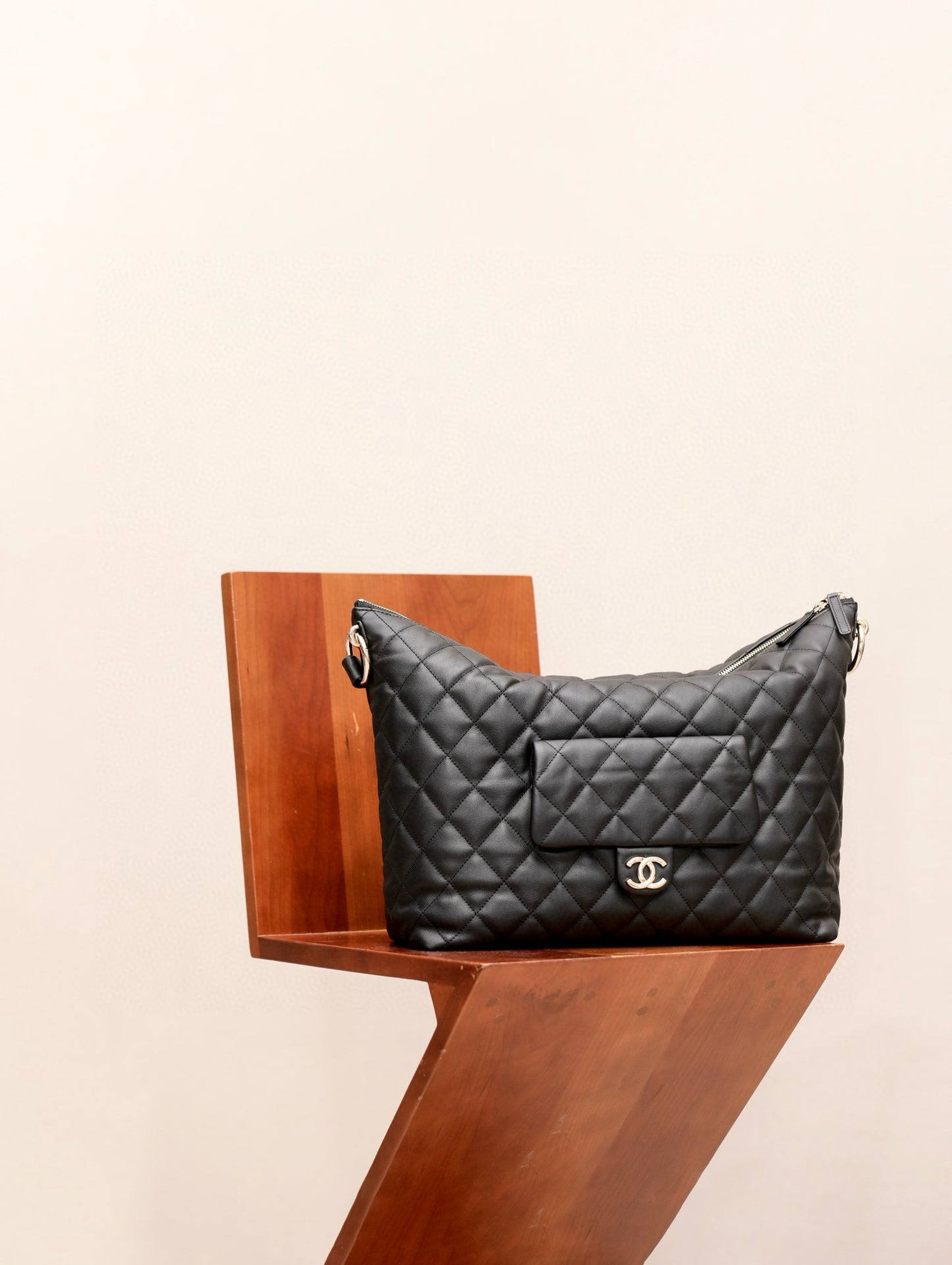 CC 23B MAXI HOBO BAG