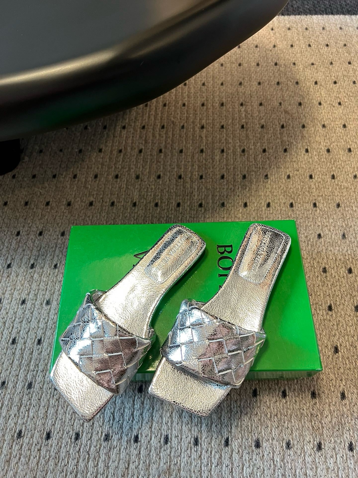 BOTT V SANDALS