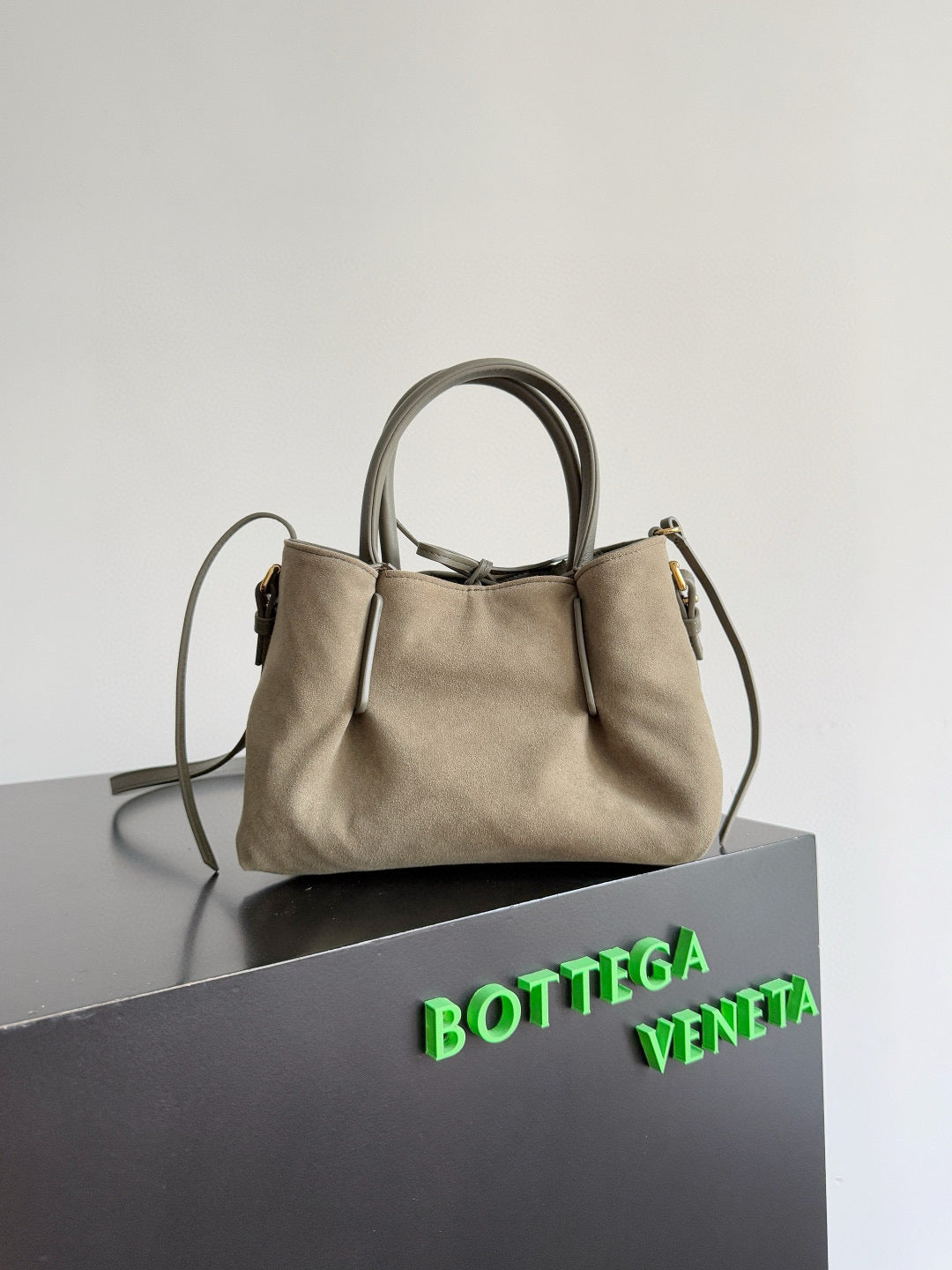 BOTT V SMALL PINACOTECA BAG