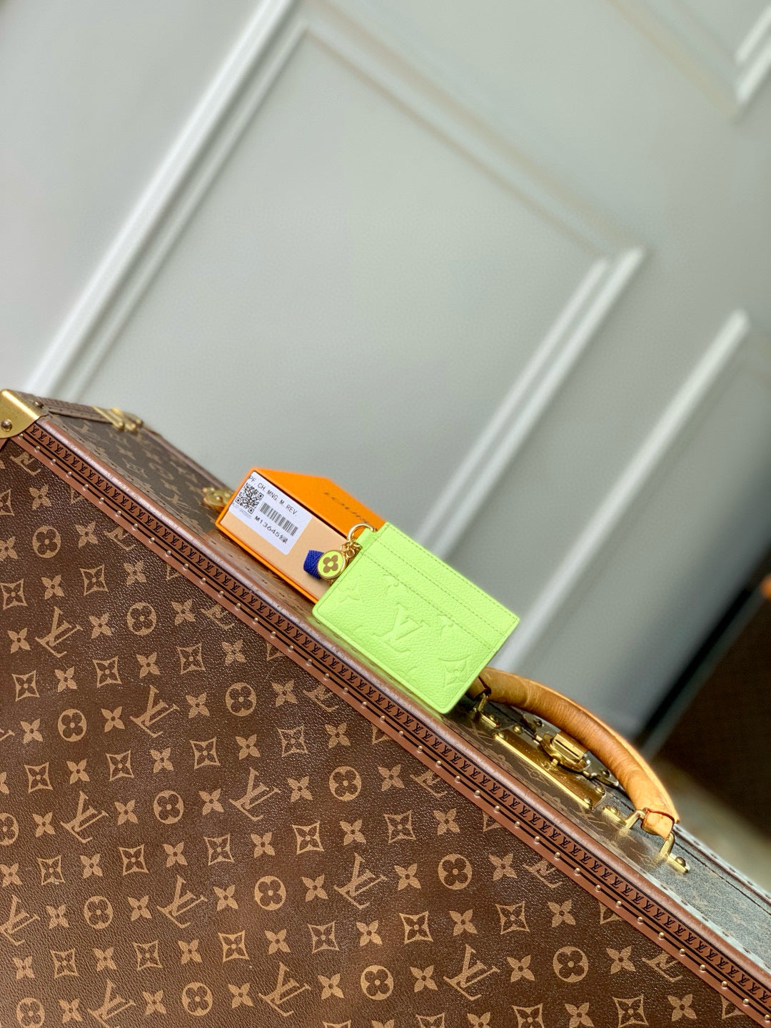 LOU CHARMS CARD HOLDER