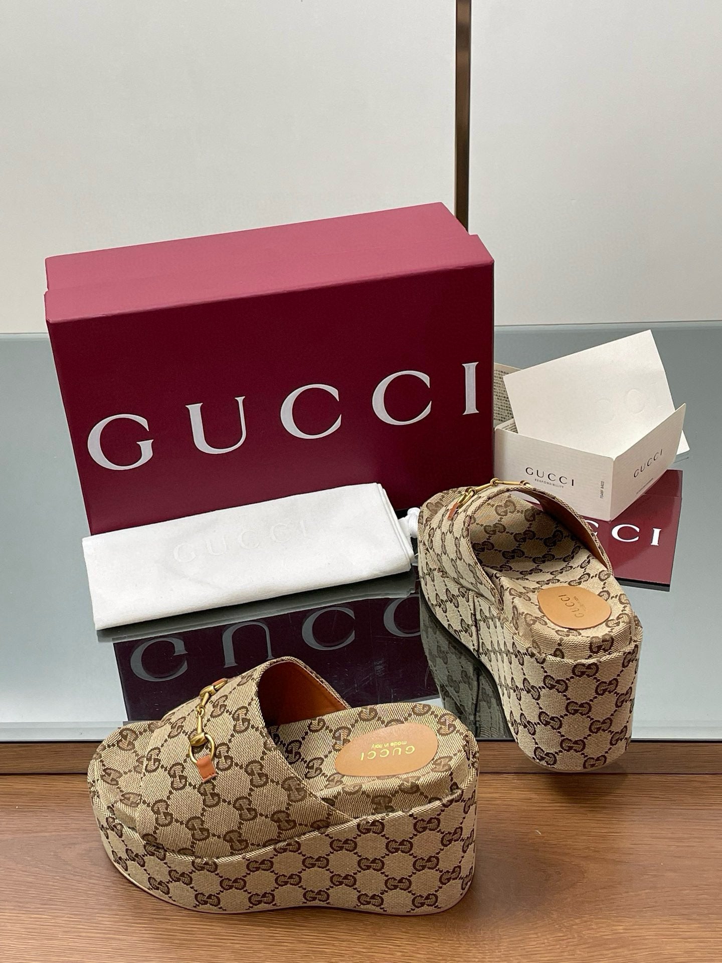 GG WEDGE SANDALS