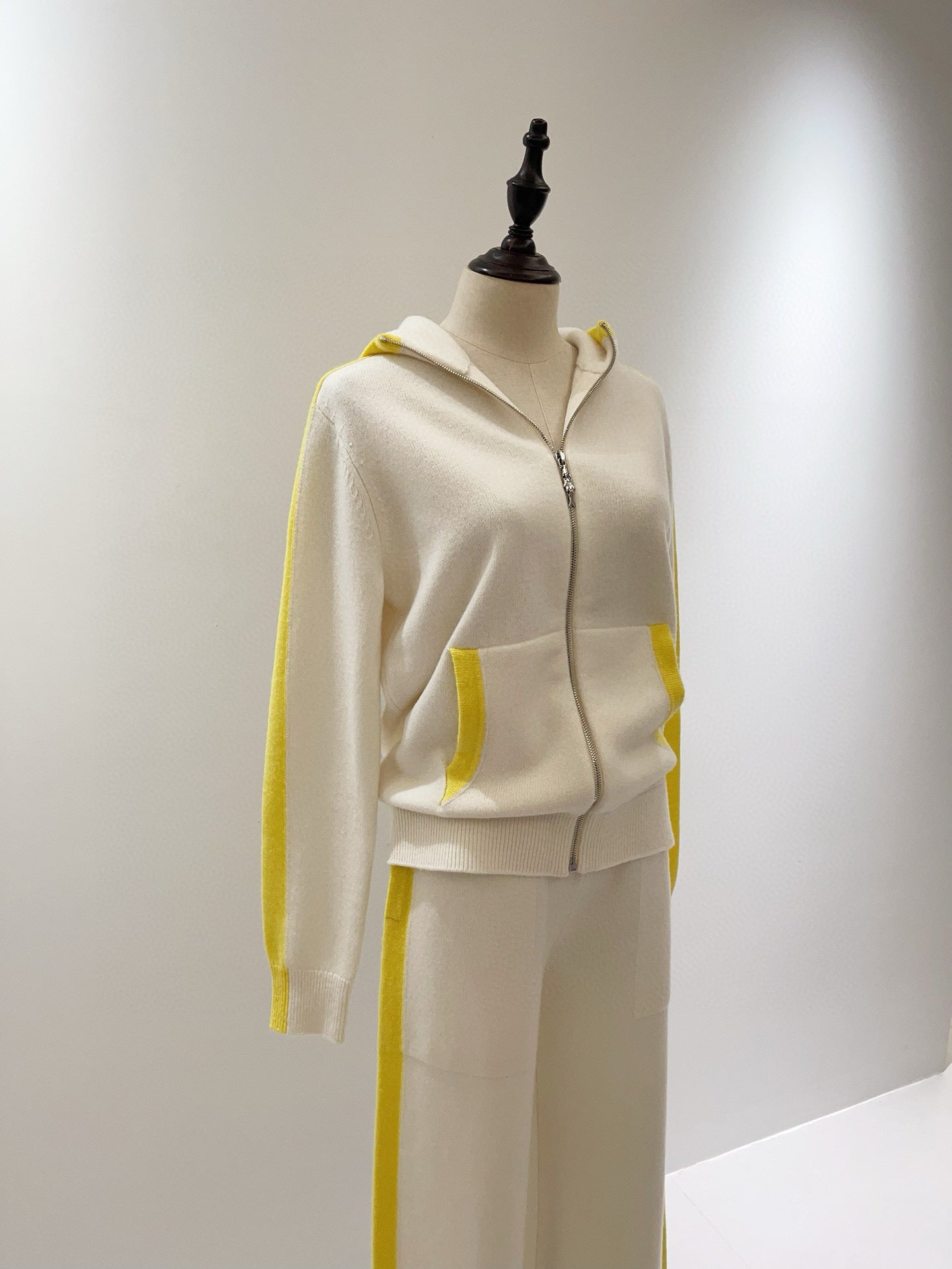 CC ZIP HOODIE