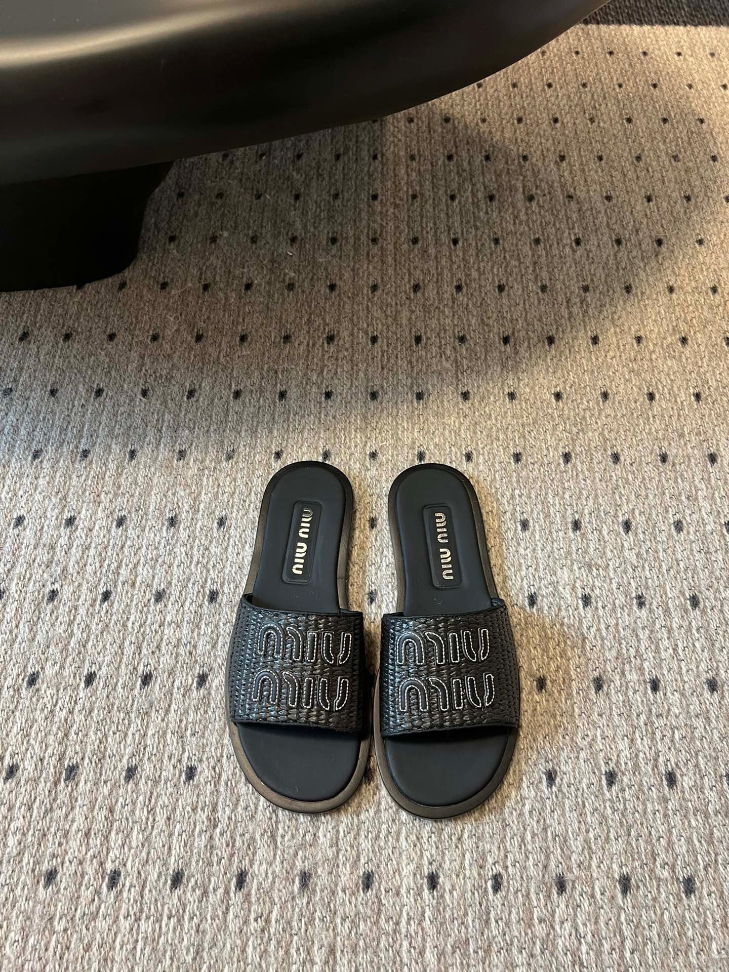 MIU M SLIDES