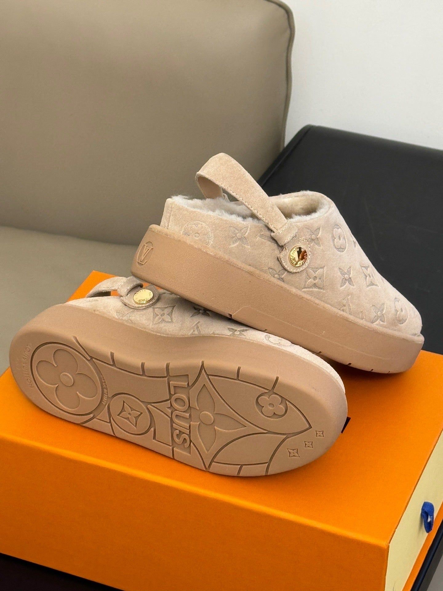 LOU ASPEN CLOGS