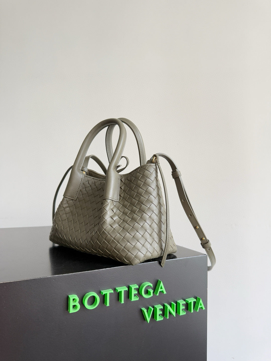 BOTT V SMALL PINACOTECA BAG