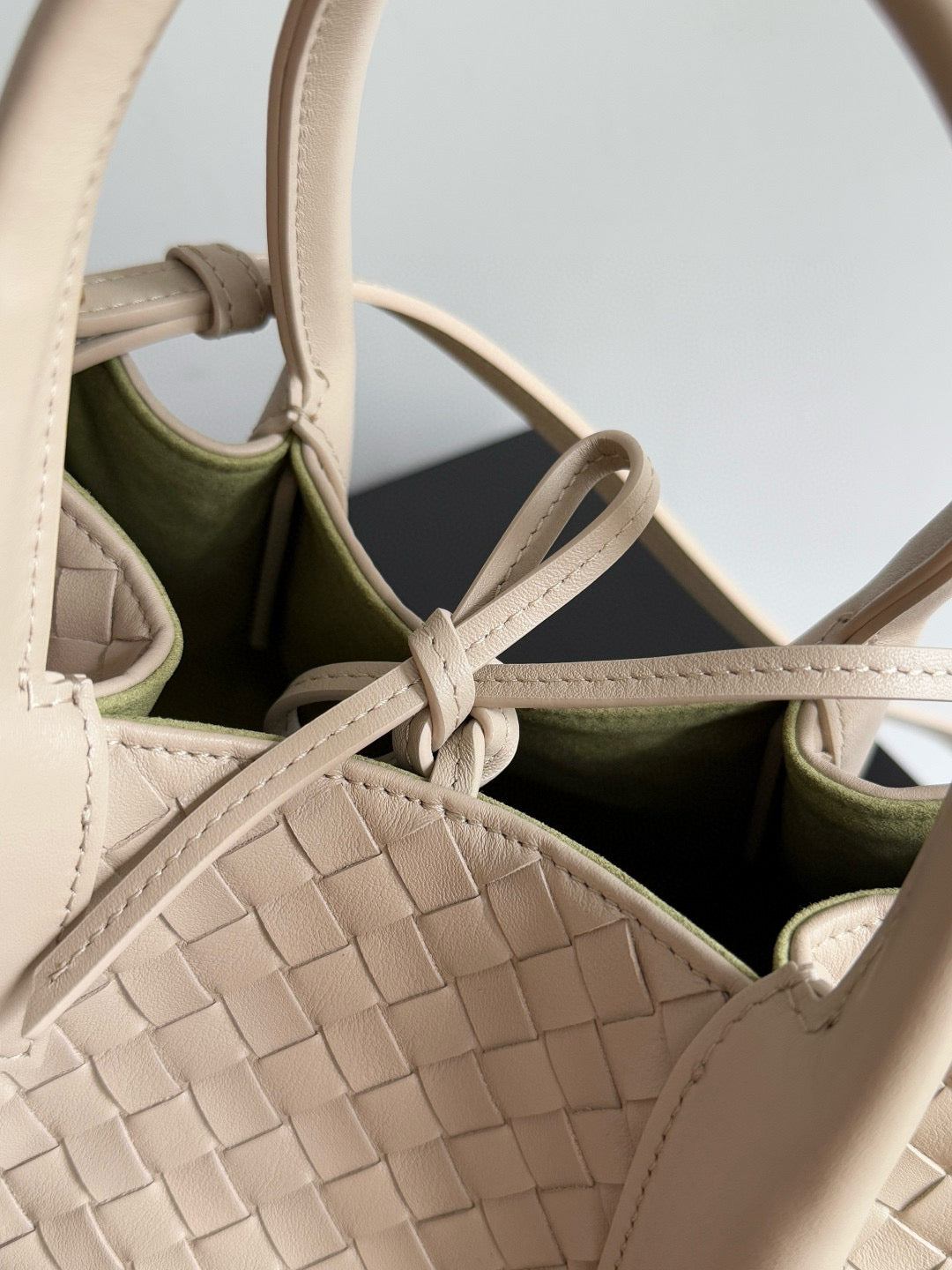 BOTT V SMALL PINACOTECA BAG