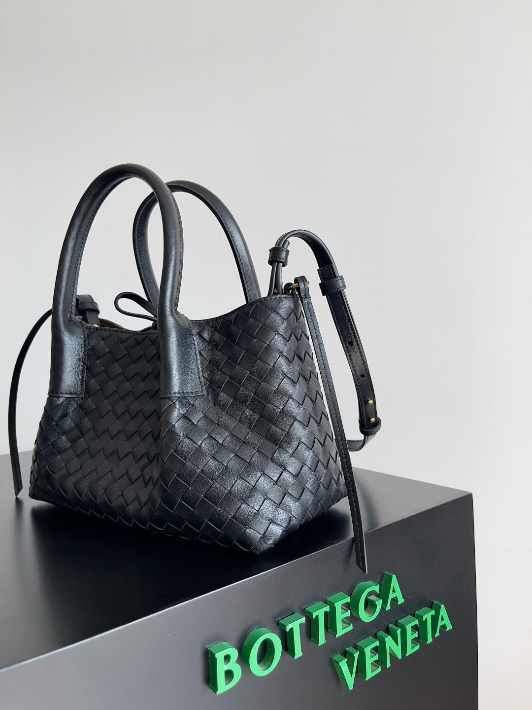 BOTT V SMALL PINACOTECA BAG