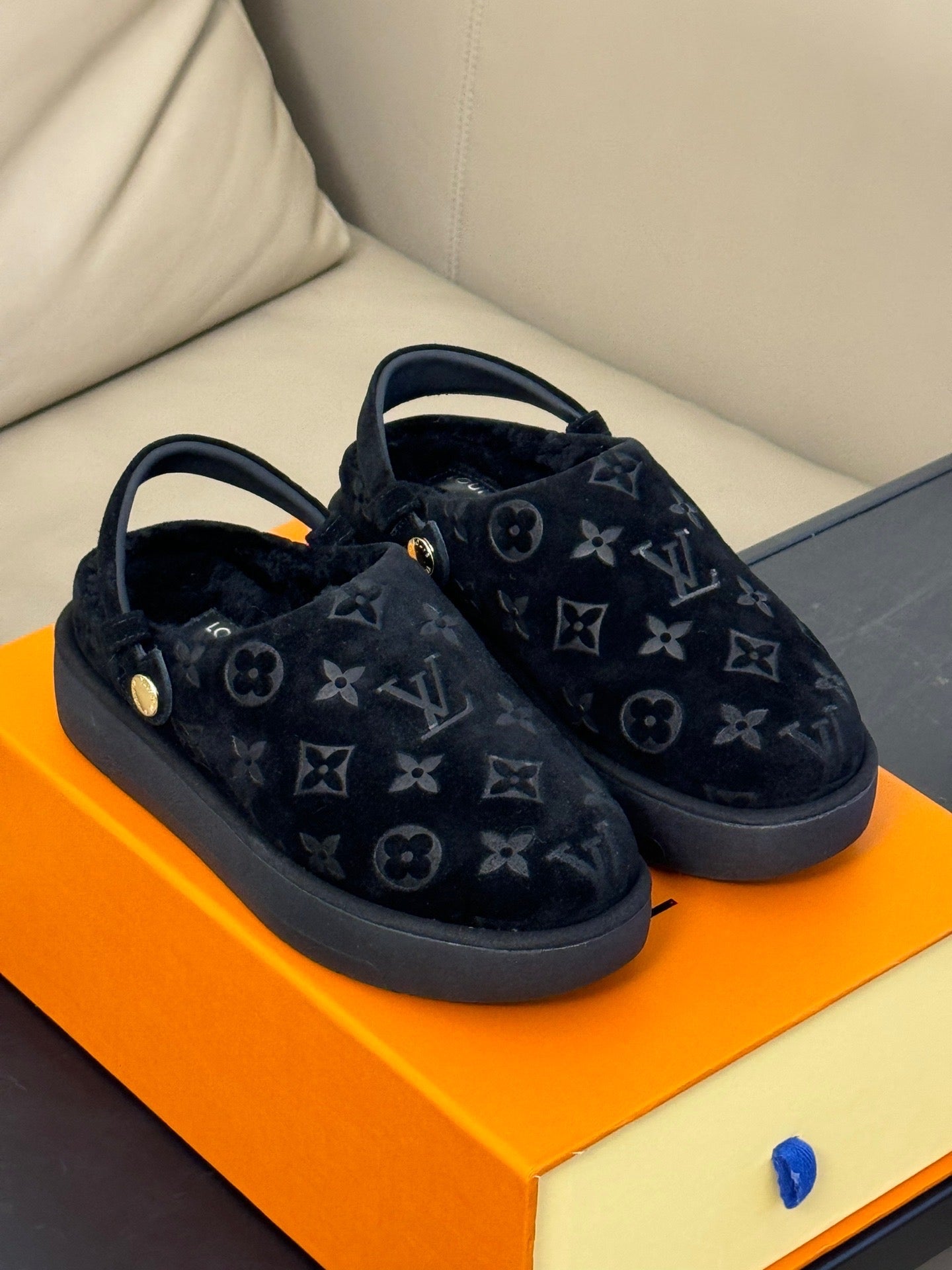 LOU ASPEN CLOGS