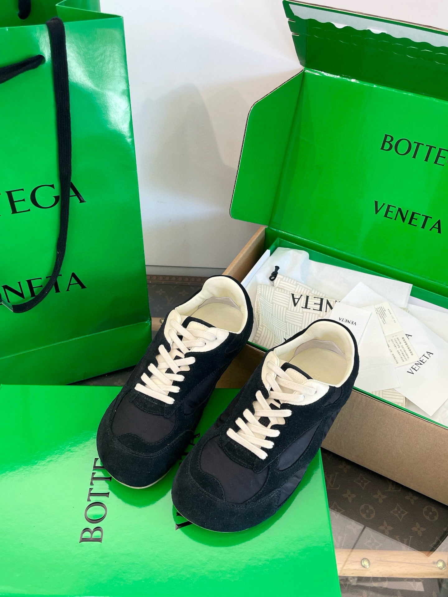 BOTT V ORBIT SNEAKER