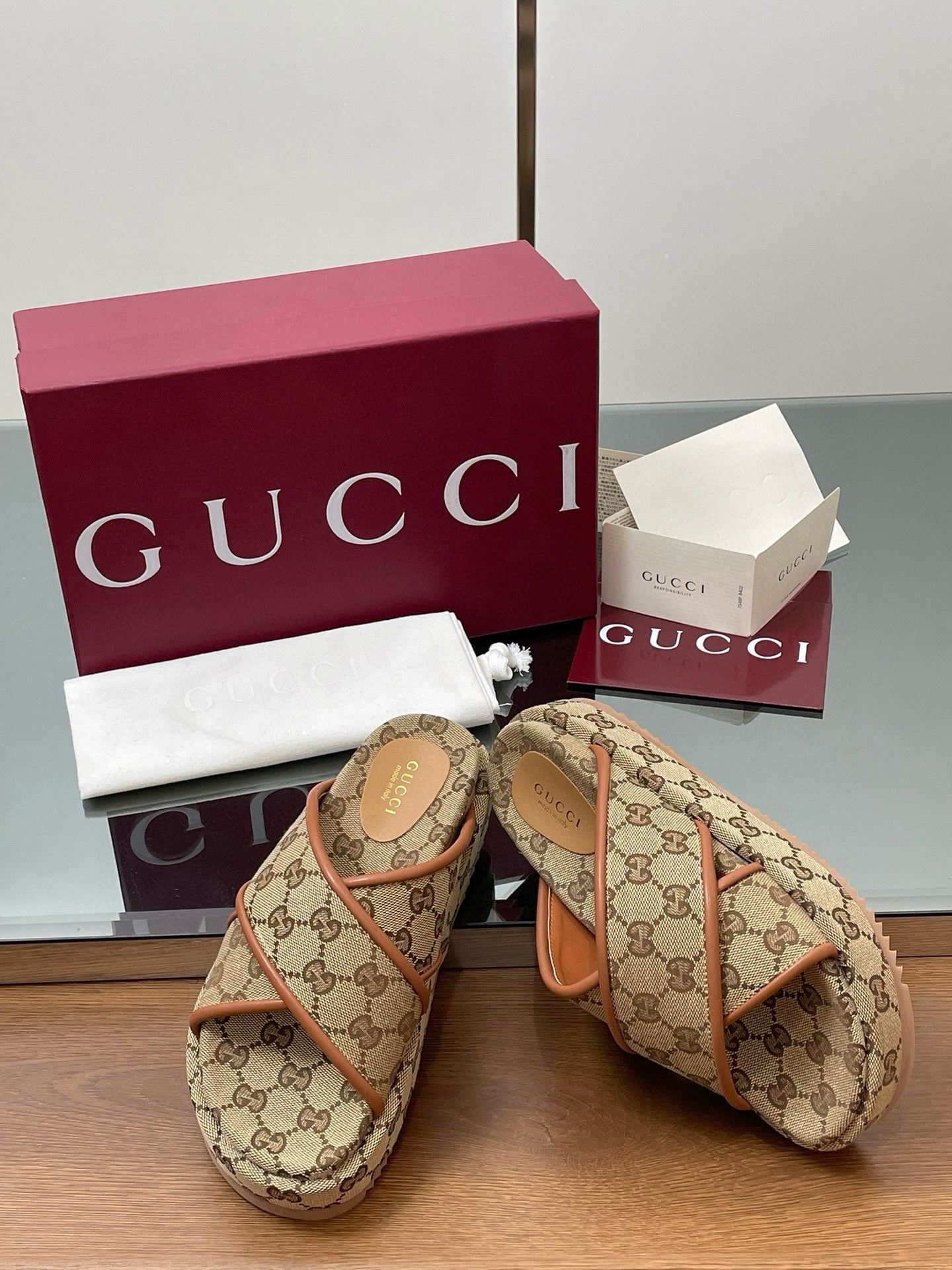 GG SANDALS