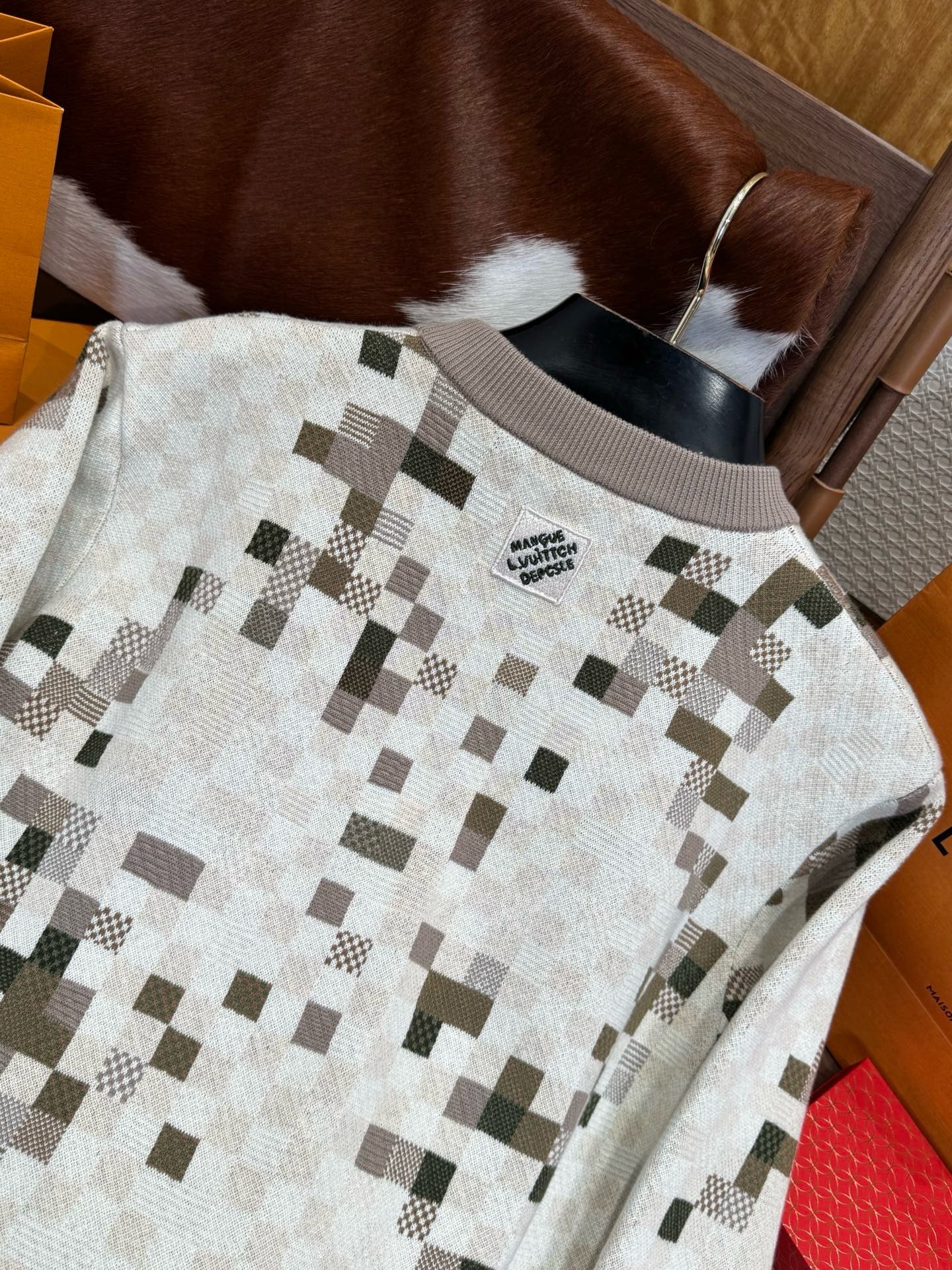 LOU SWEATSHIRT