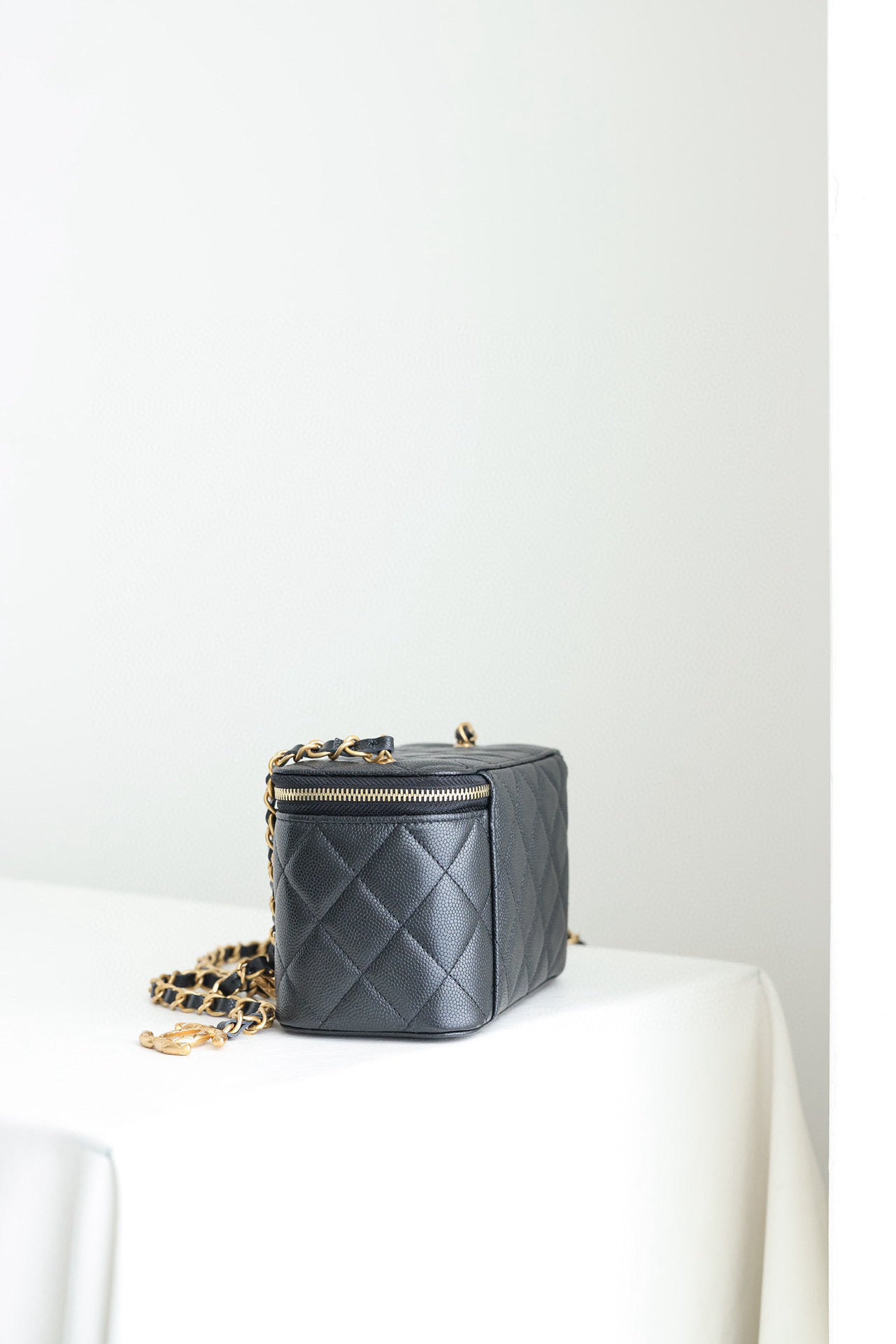CC 24S VANITY BAG