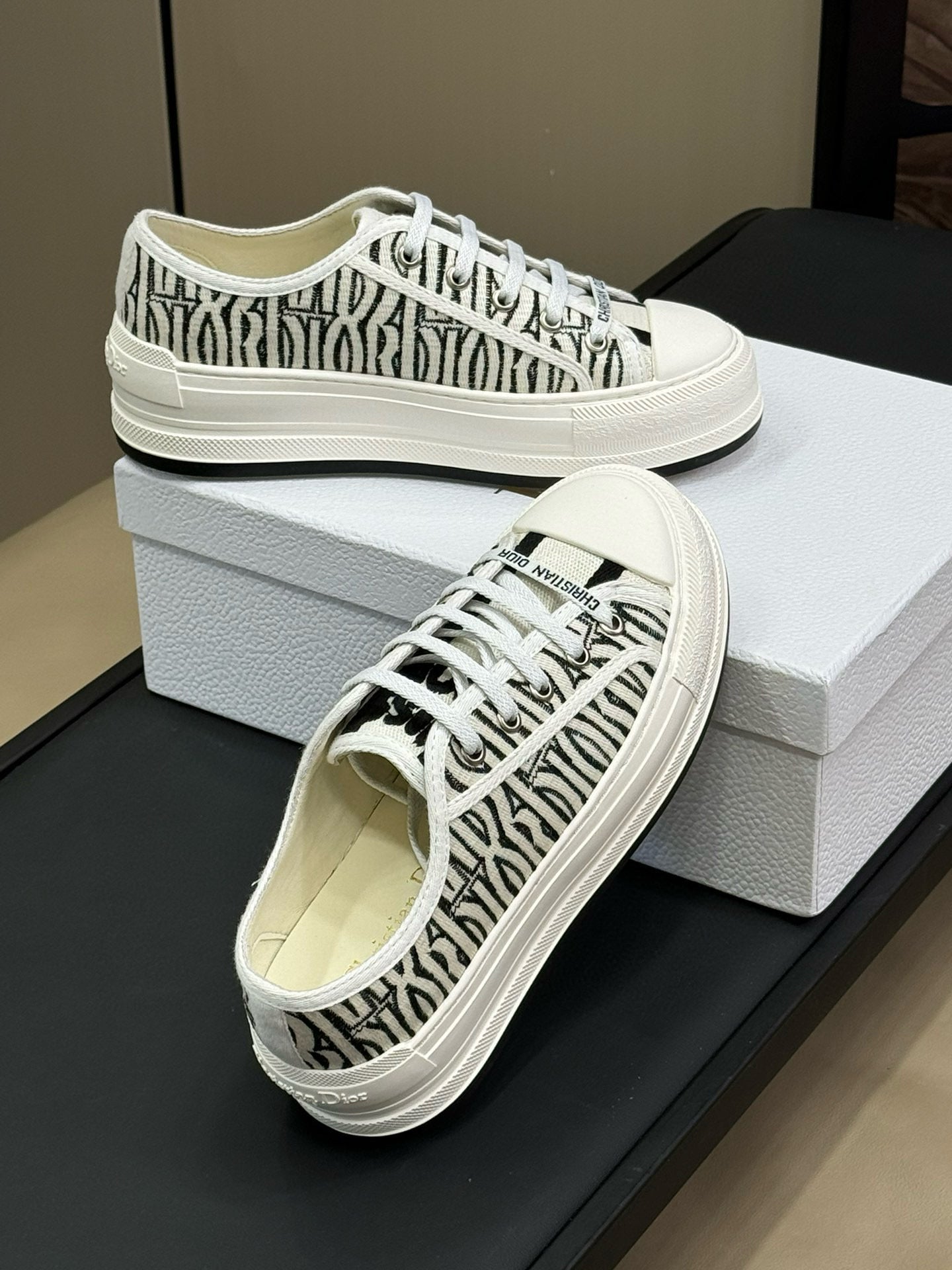 CD PLATFORM SNEAKER