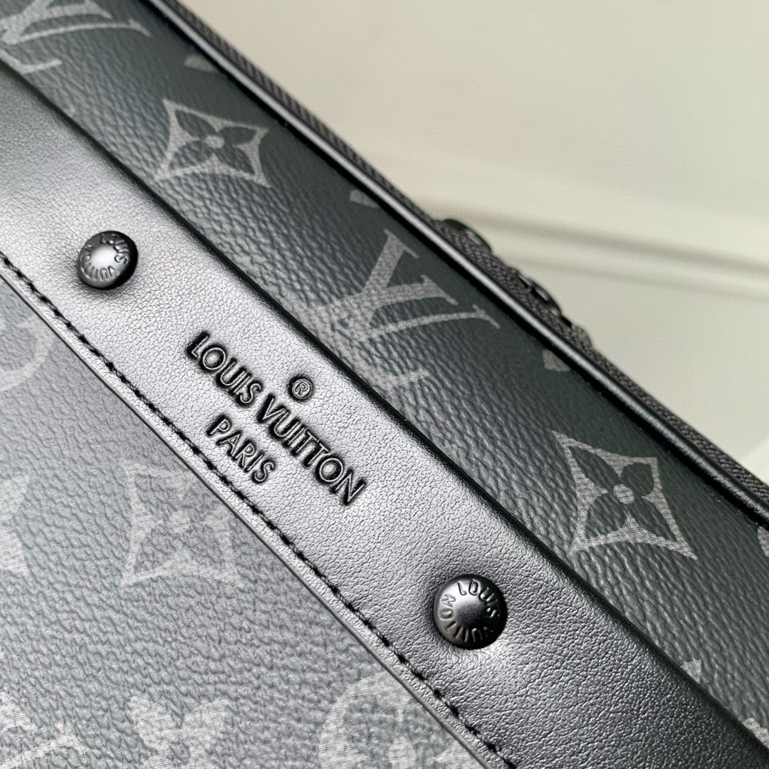 LOU ALPHA MESSENGER BAG