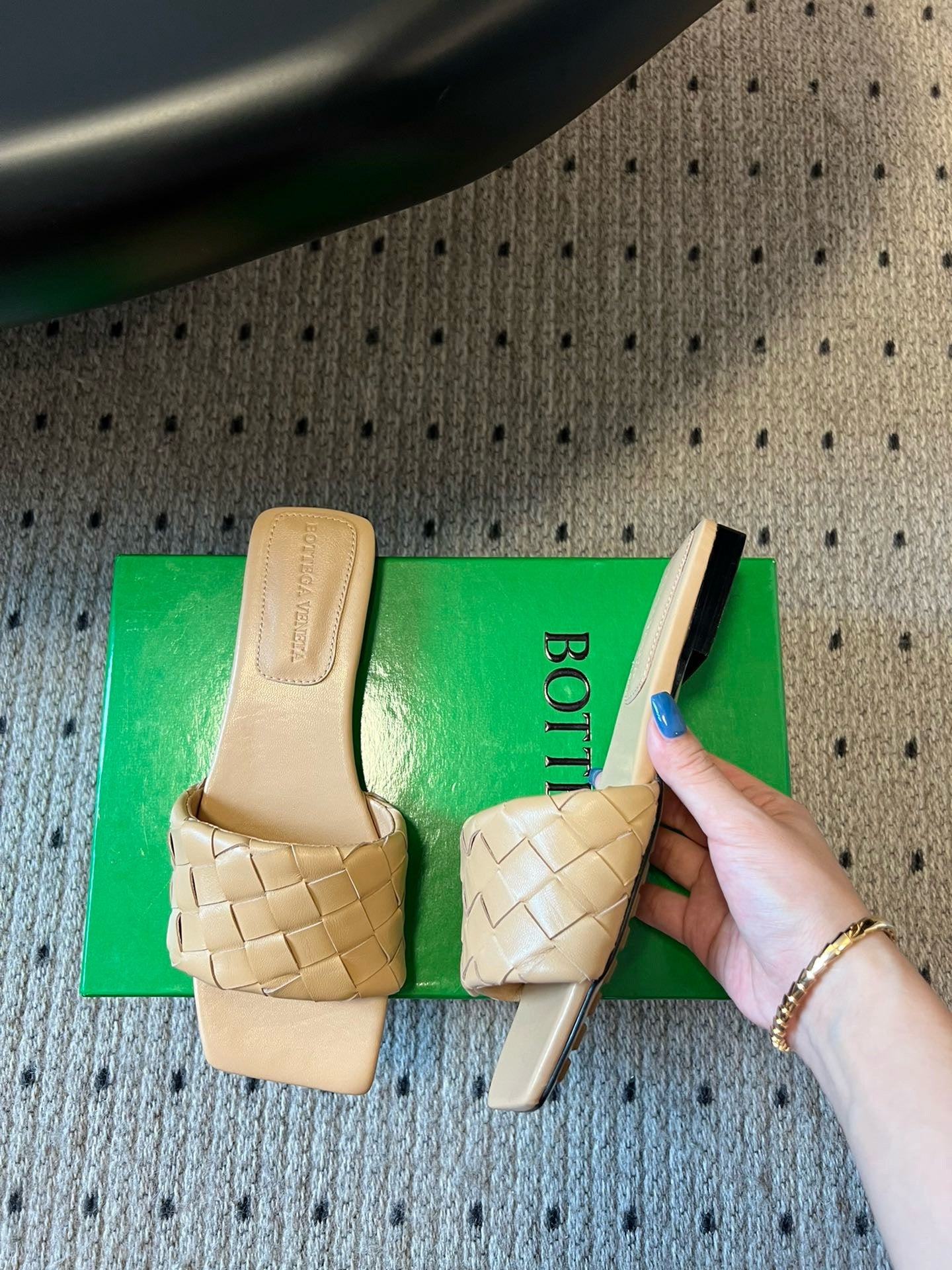 BOTT V SANDALS