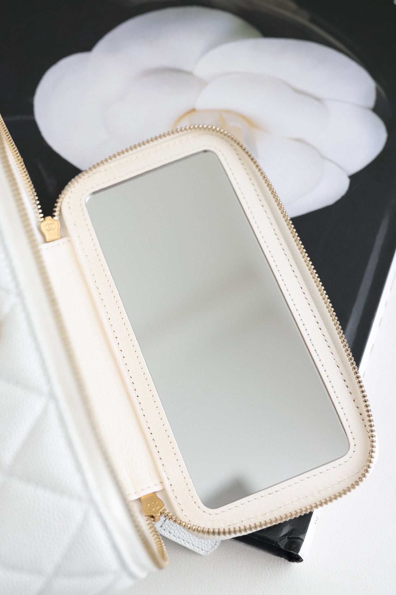 CC 24S VANITY BAG