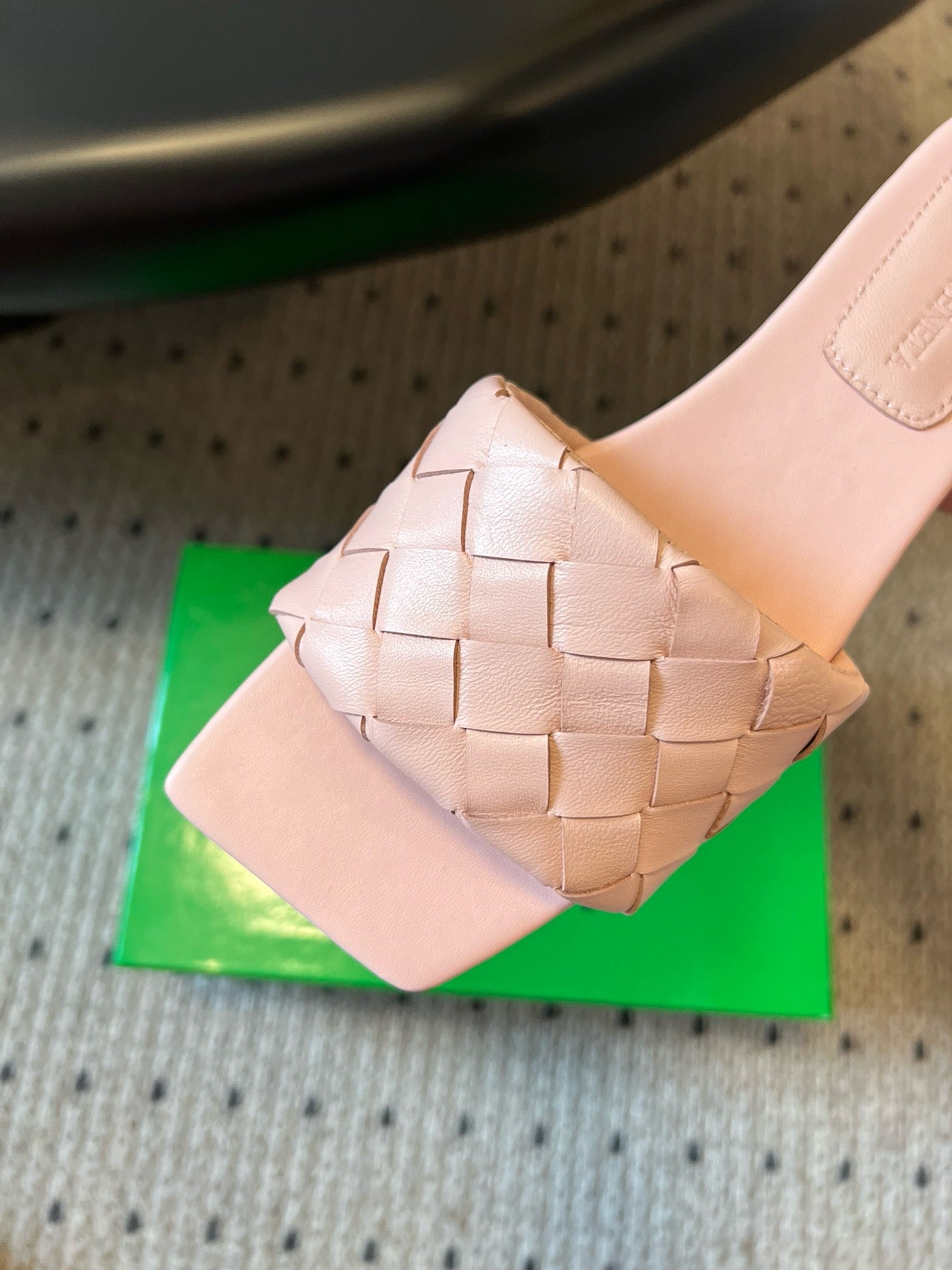 BOTT V SANDALS