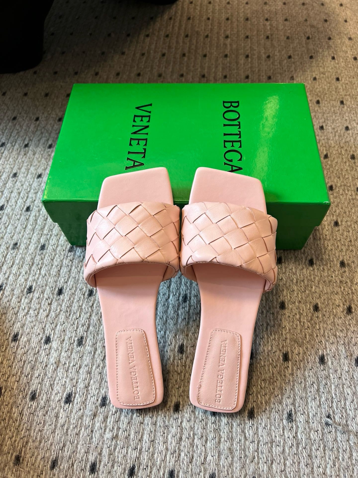 BOTT V SANDALS