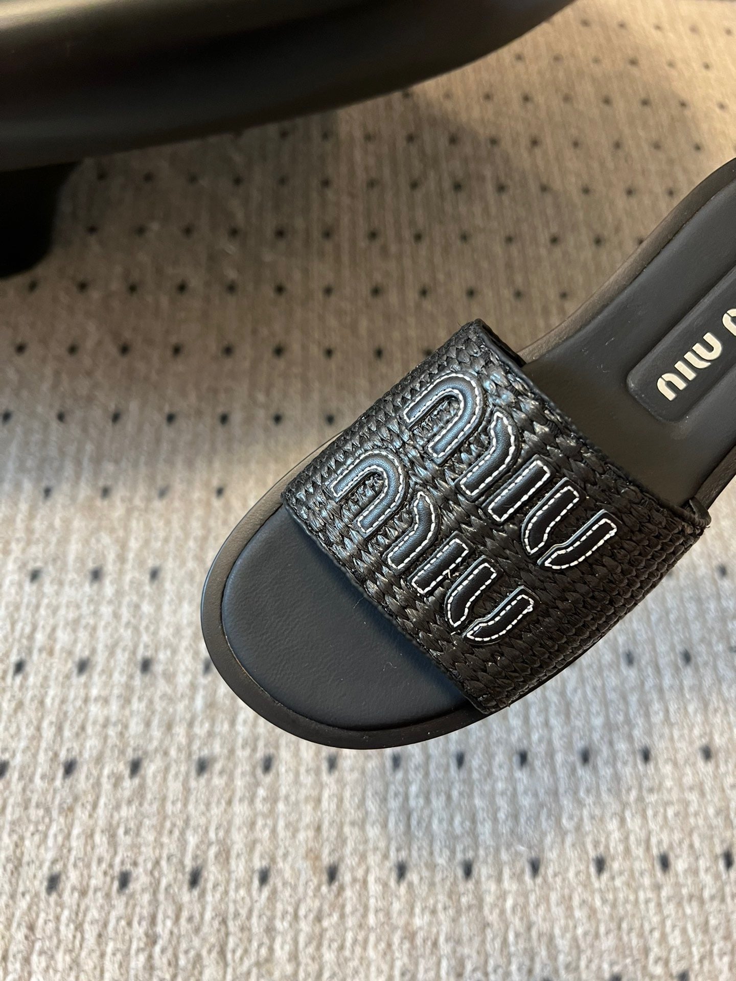 MIU M SLIDES