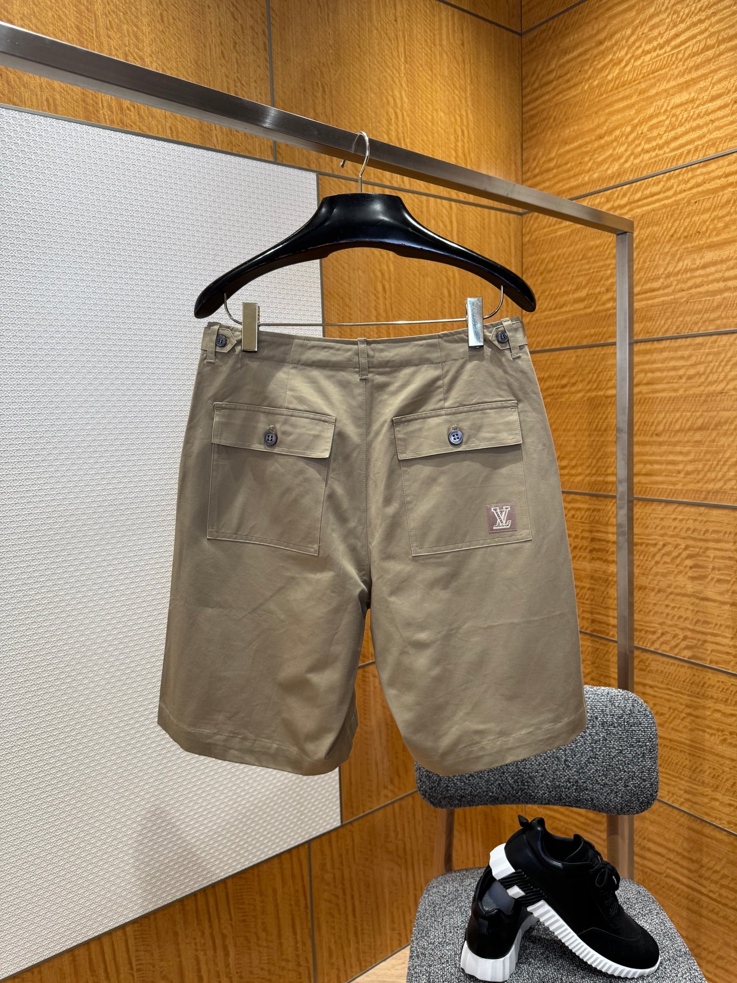 LOU SHORTS