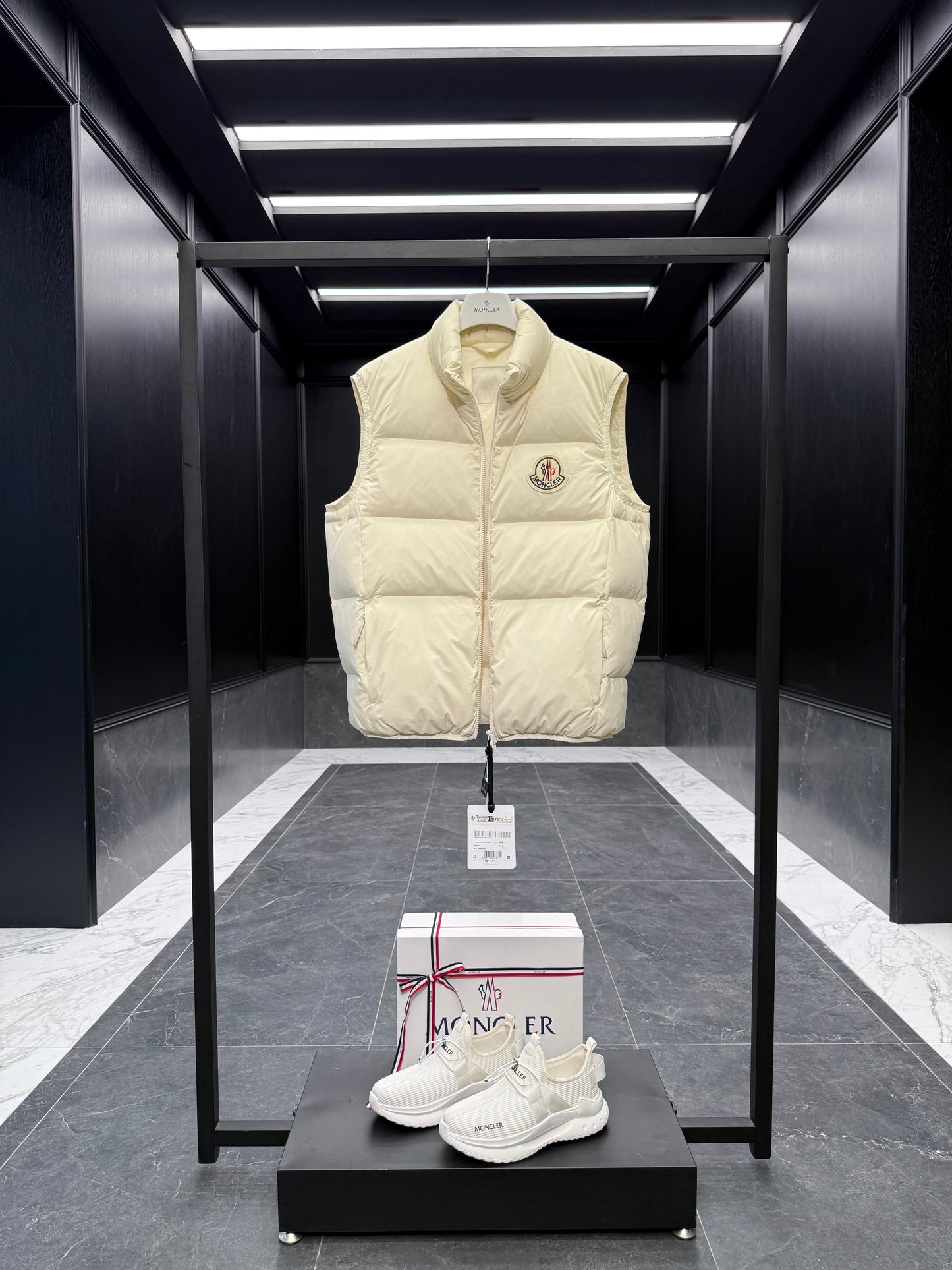 MONC ALMAZ VEST