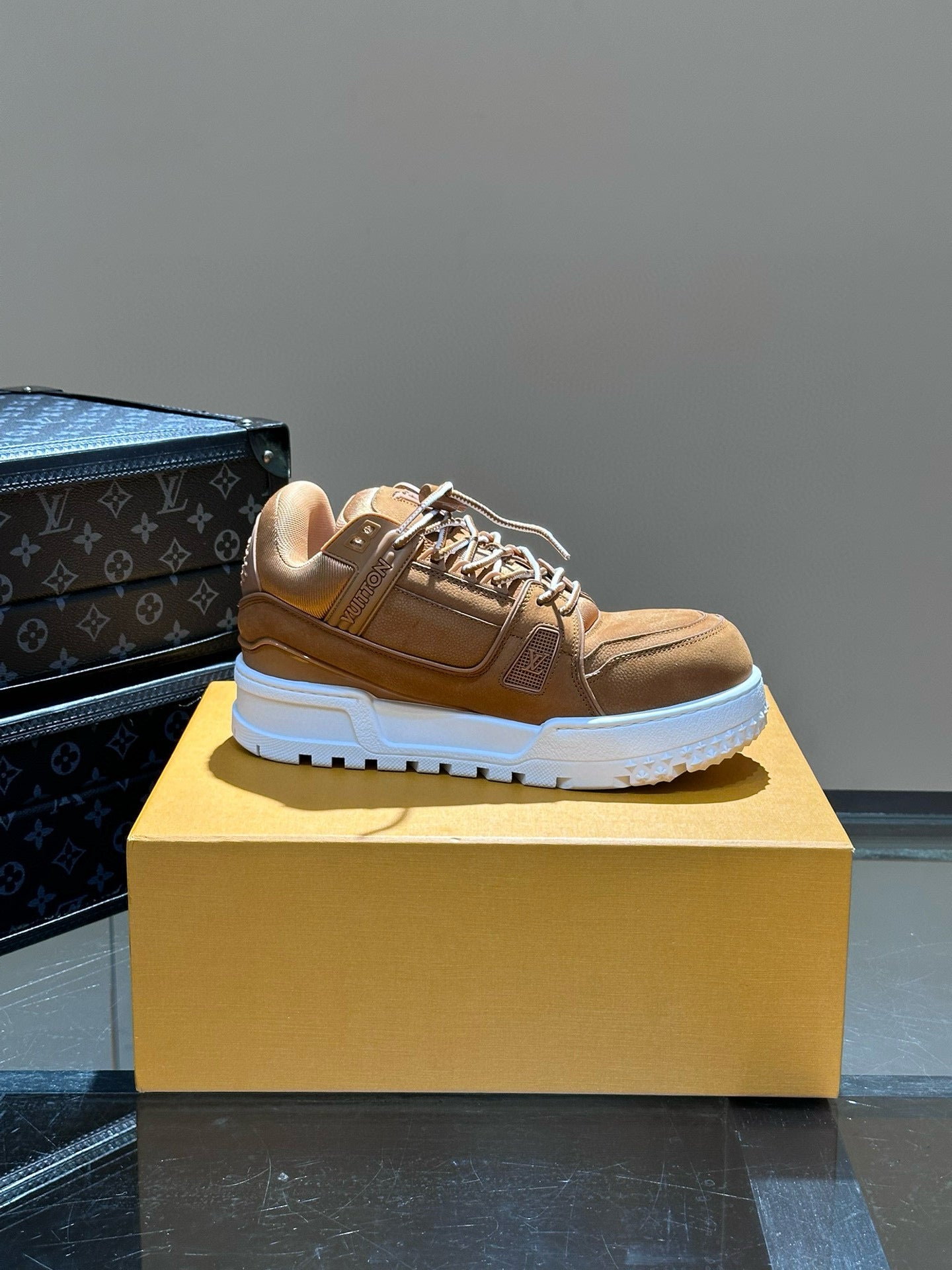 LOU TRAINERS