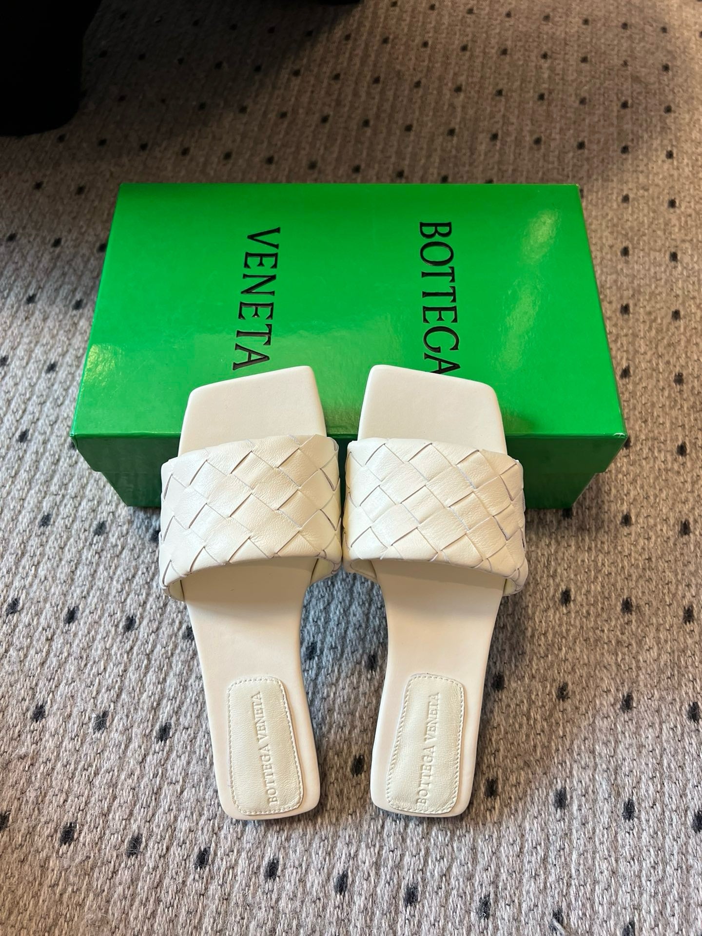 BOTT V SANDALS