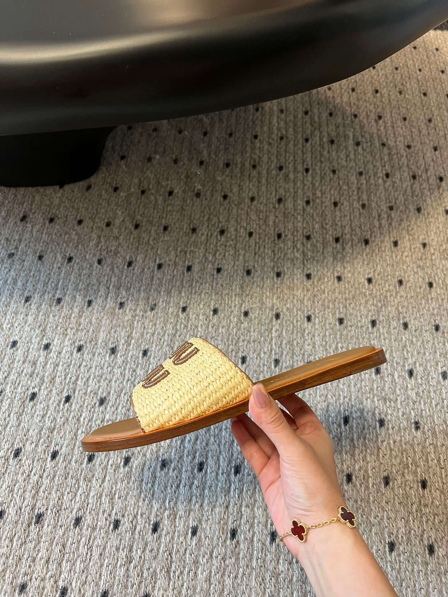 MIU M SLIDES