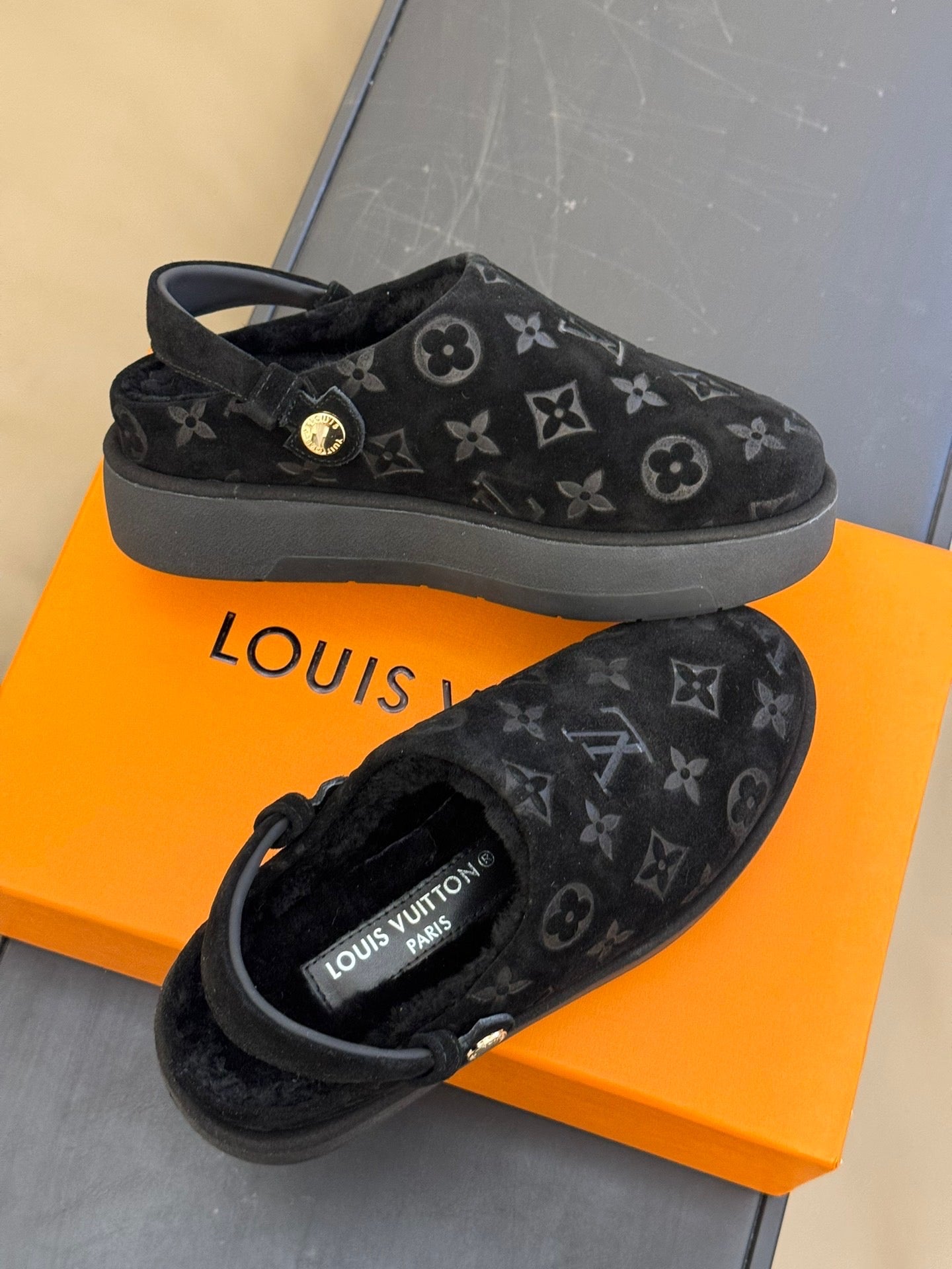 LOU ASPEN CLOGS