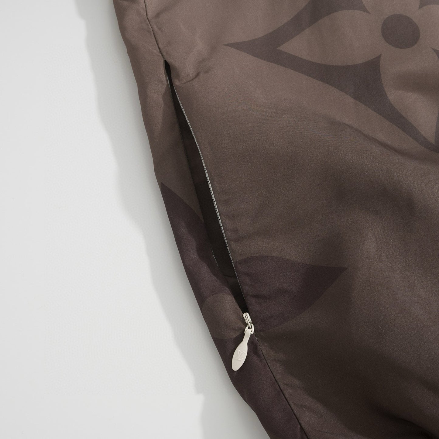 LOU WINDBREAKER