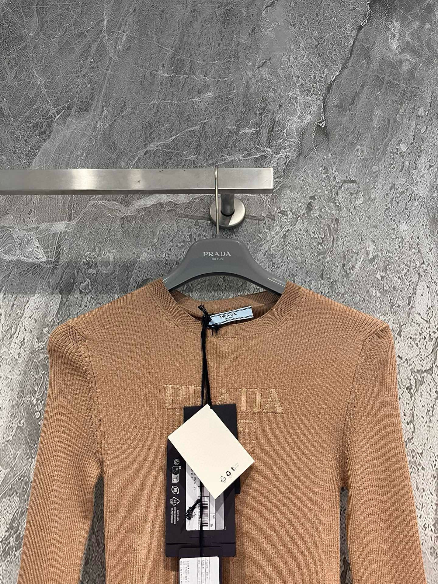 PD KNITTED TOP