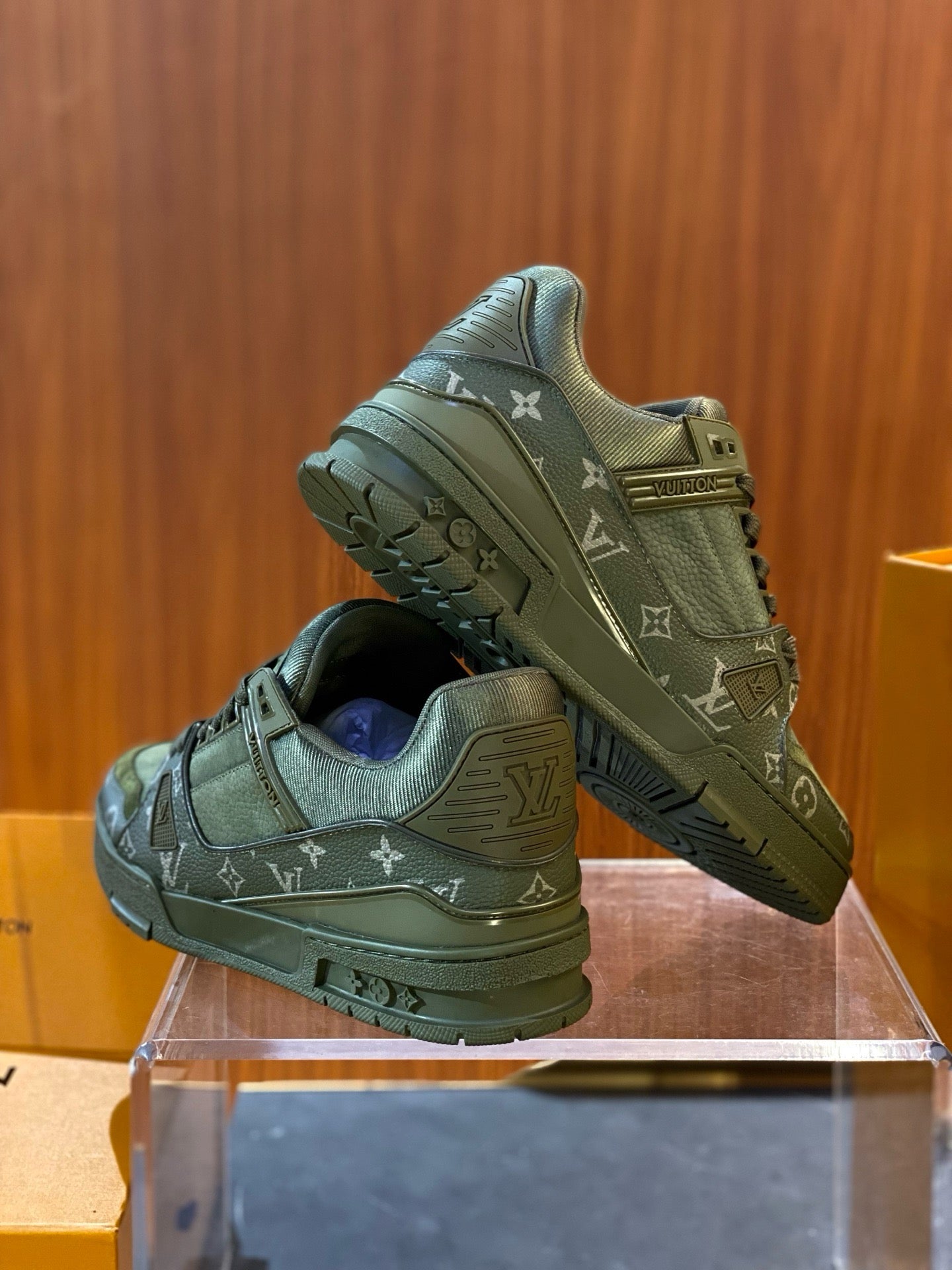 LOU TRAINERS
