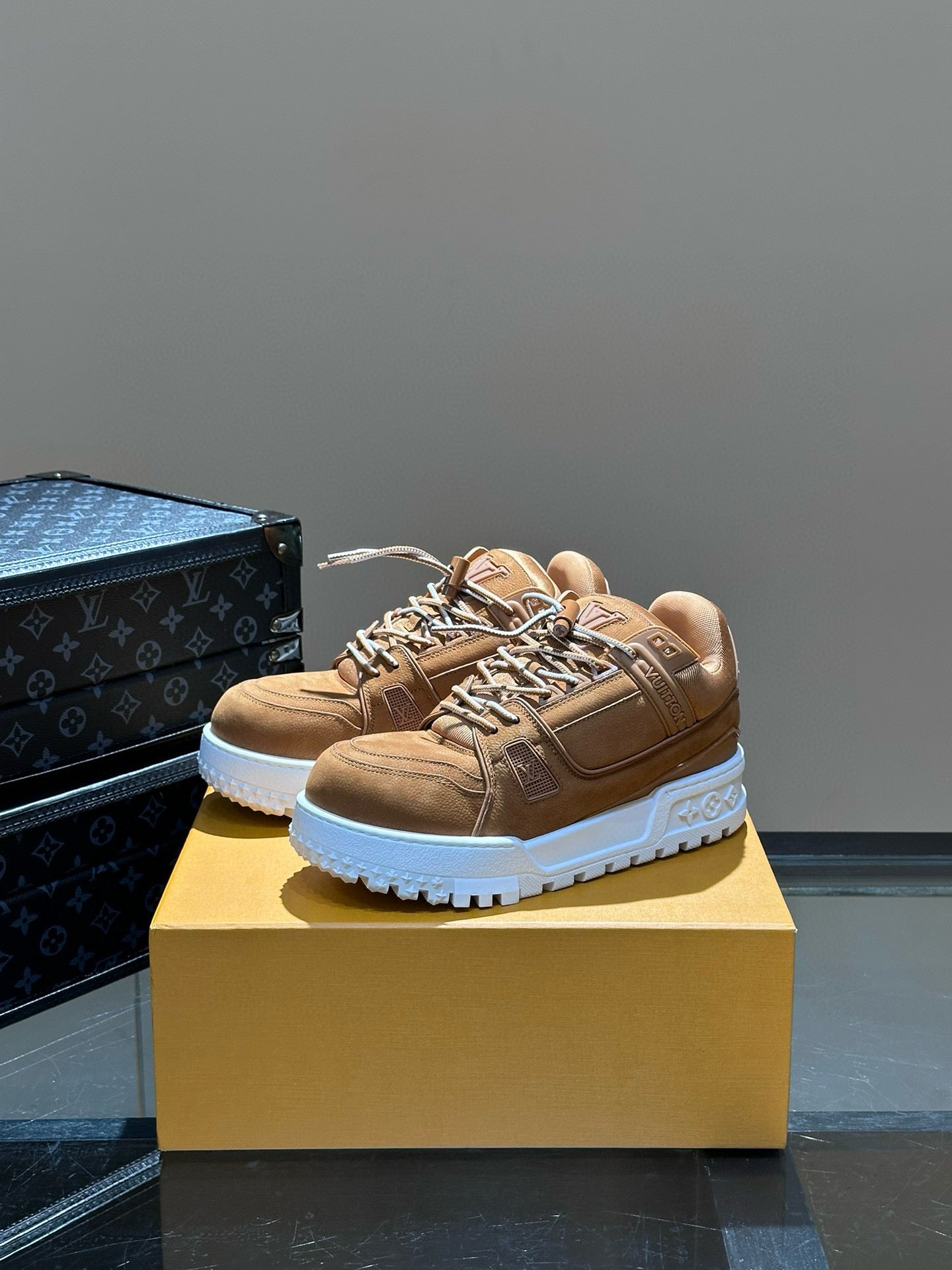 LOU TRAINERS