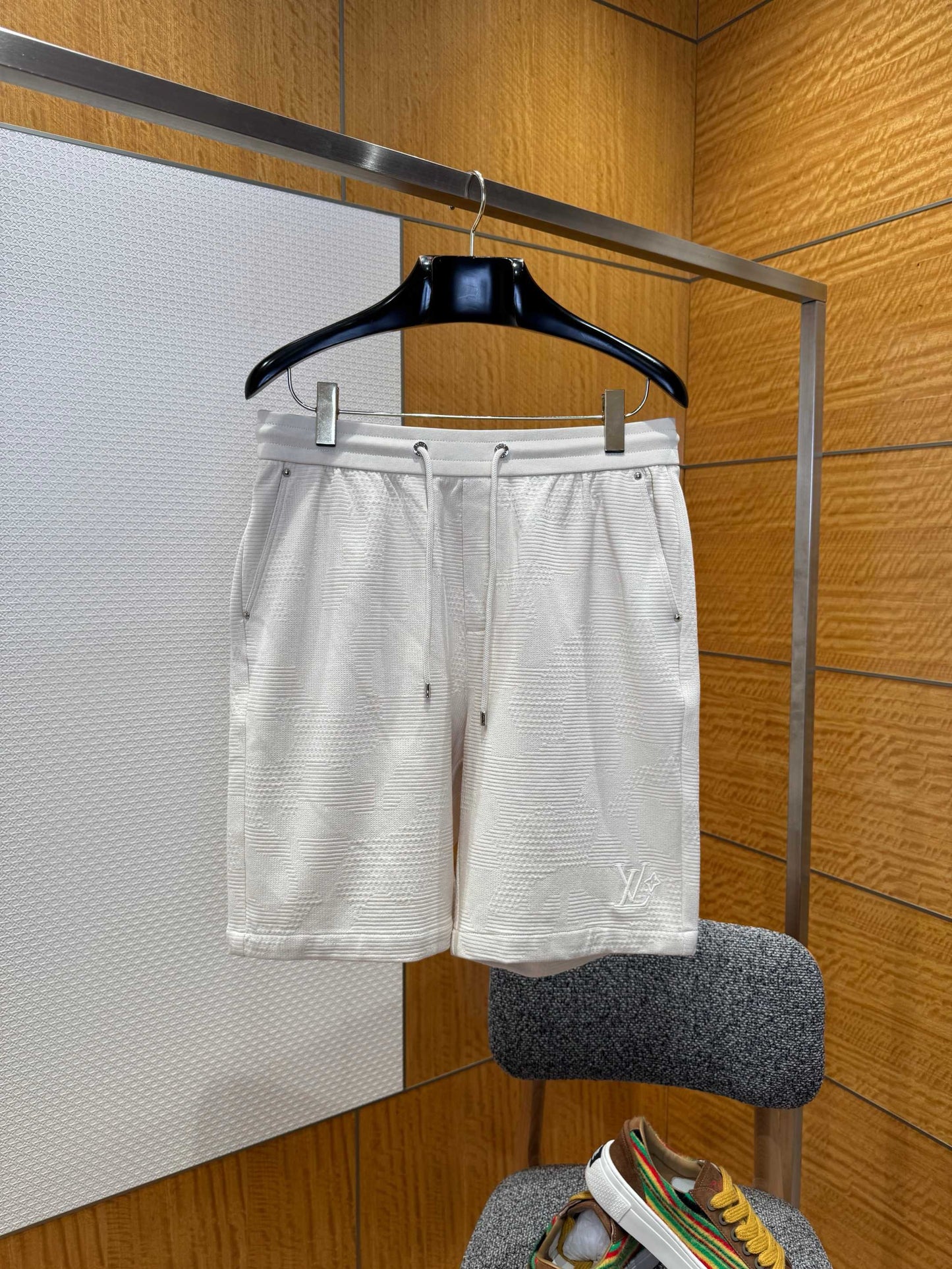 LOU SHORTS
