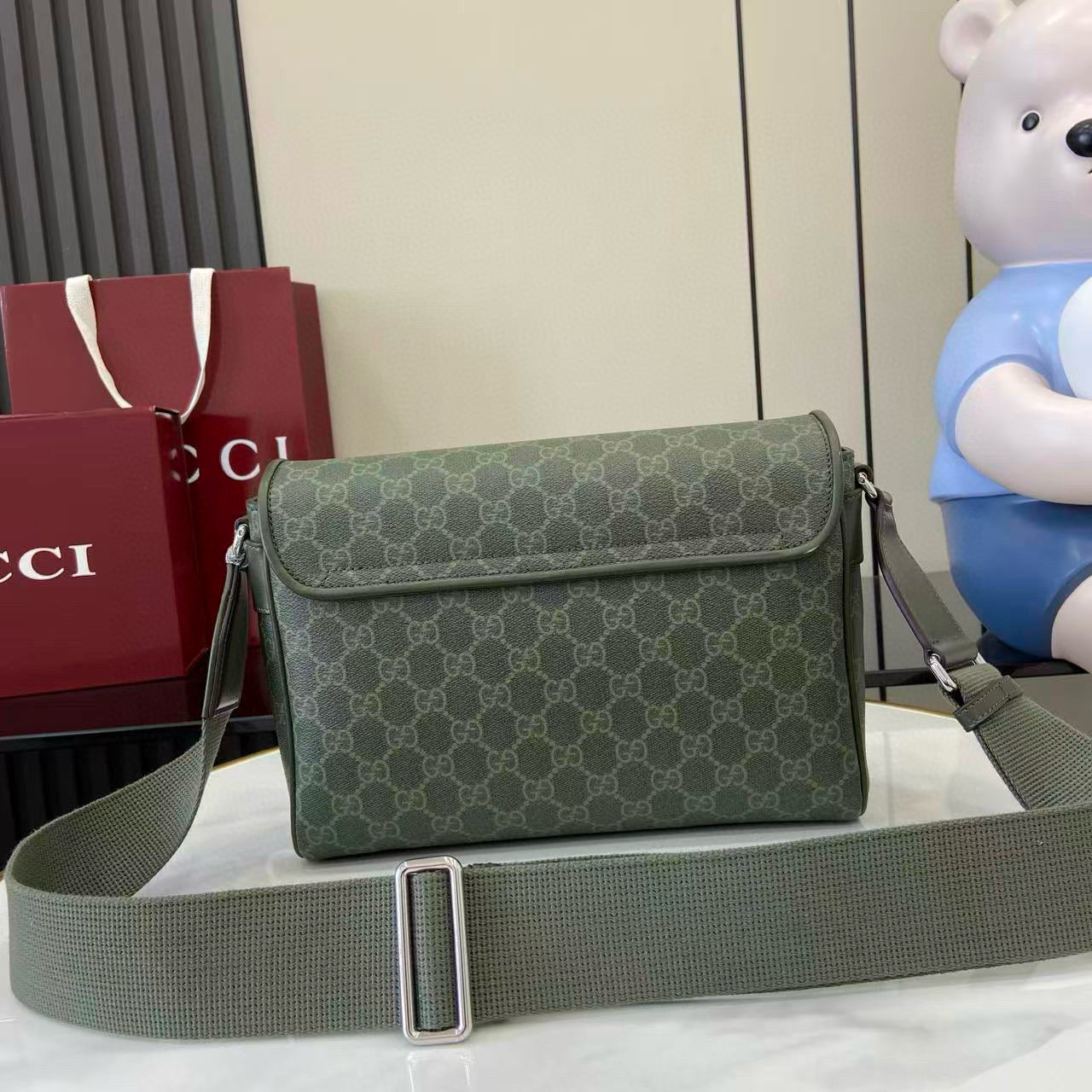 GG MEDIUM CROSSBODY BAG