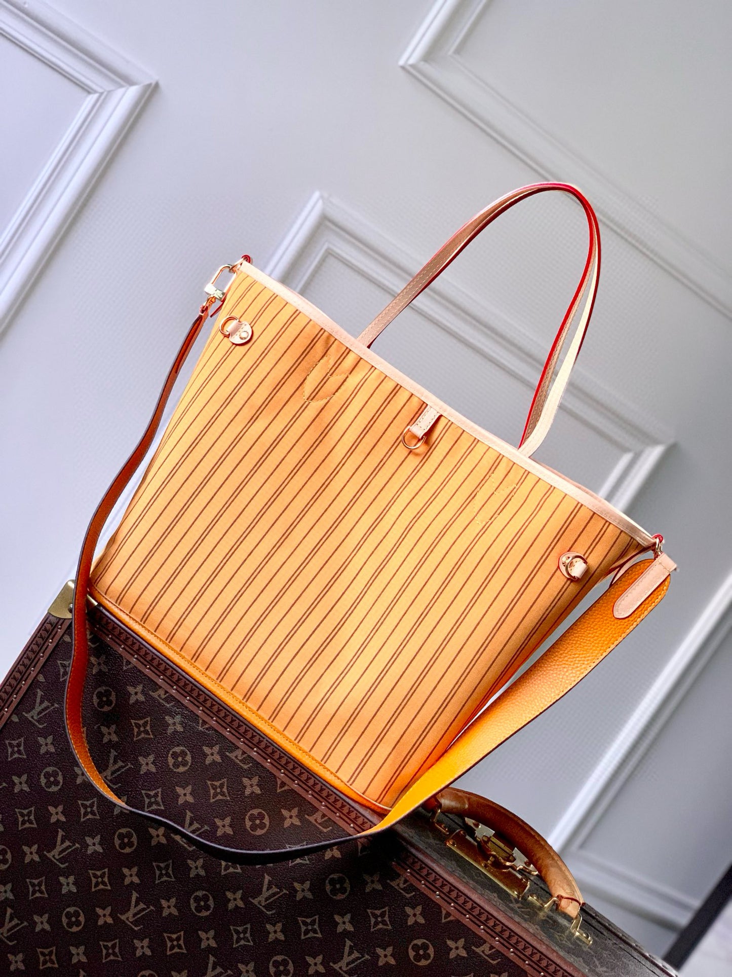 LOU NEVERFULL INSIDE OUT MM TOTE BAG