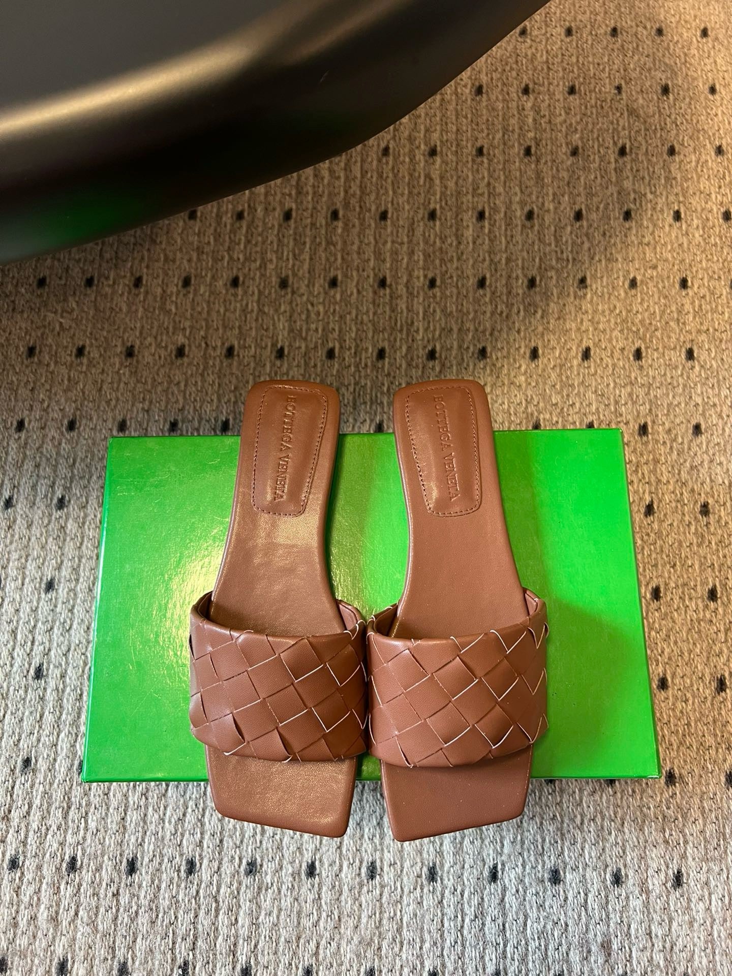BOTT V SANDALS