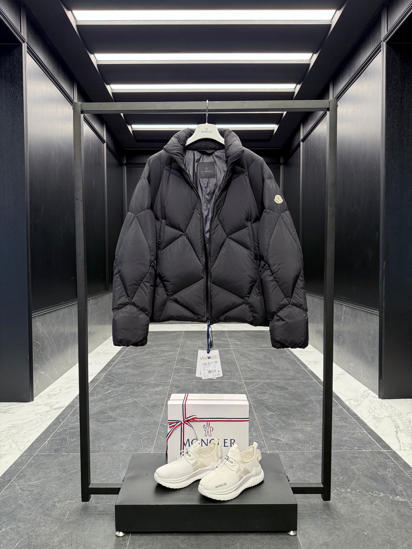 MONC VARDAR JACKET