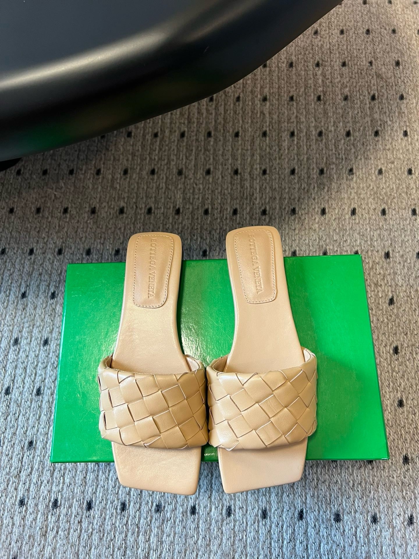 BOTT V SANDALS