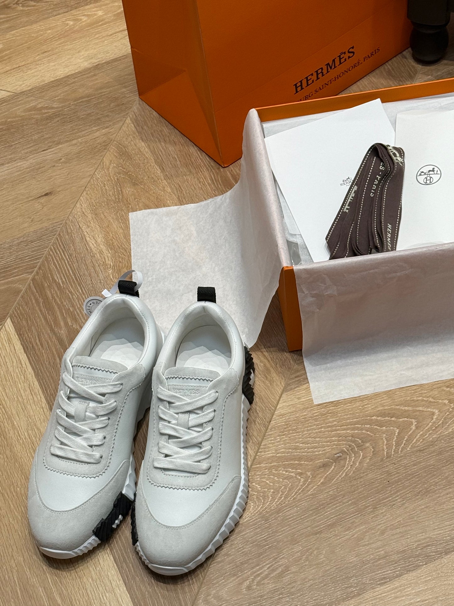 HERM BOUNCING SNEAKER