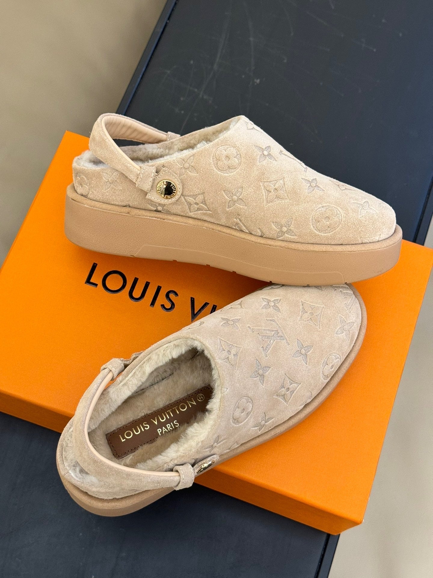 LOU ASPEN CLOGS