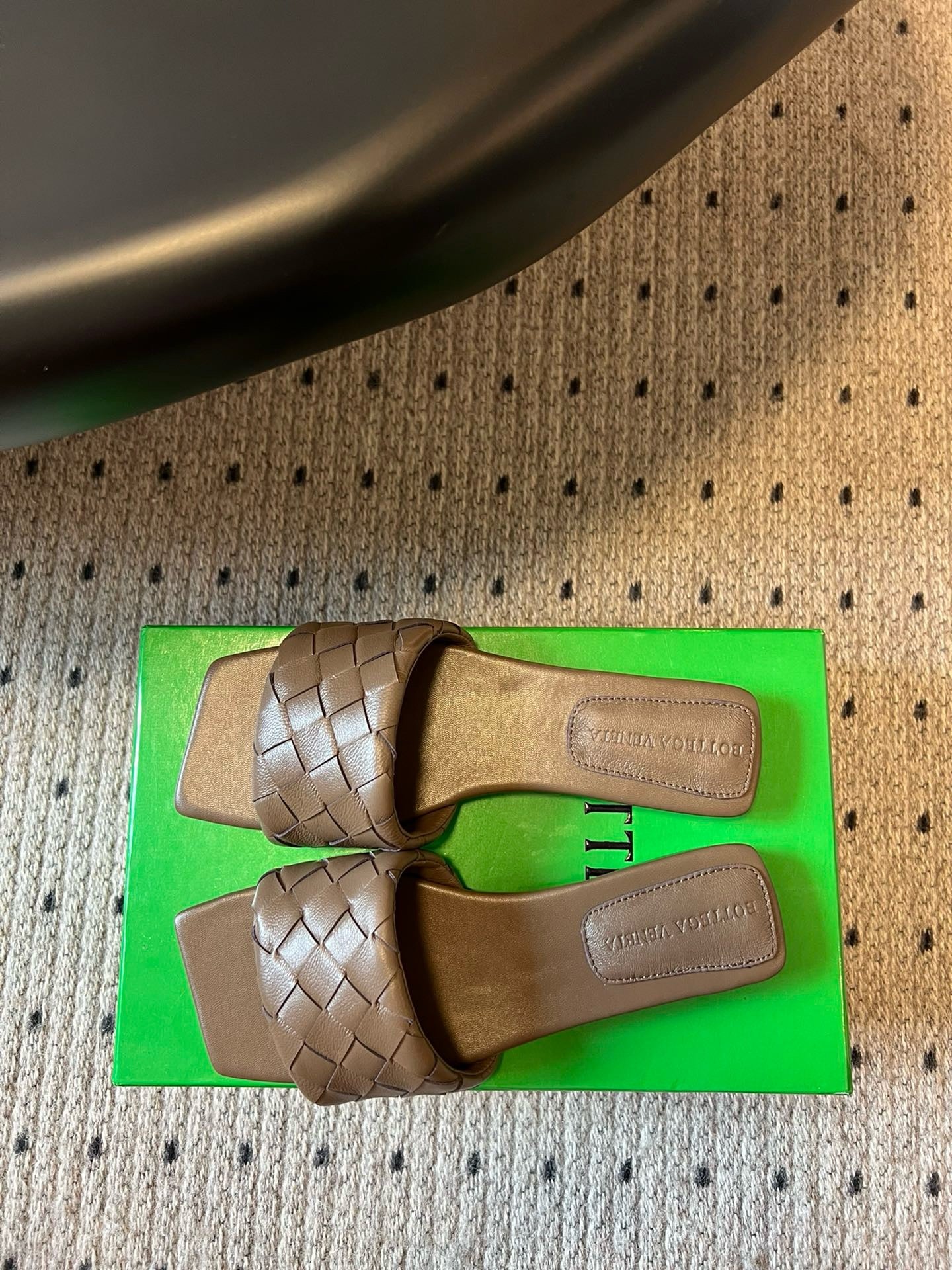 BOTT V SANDALS