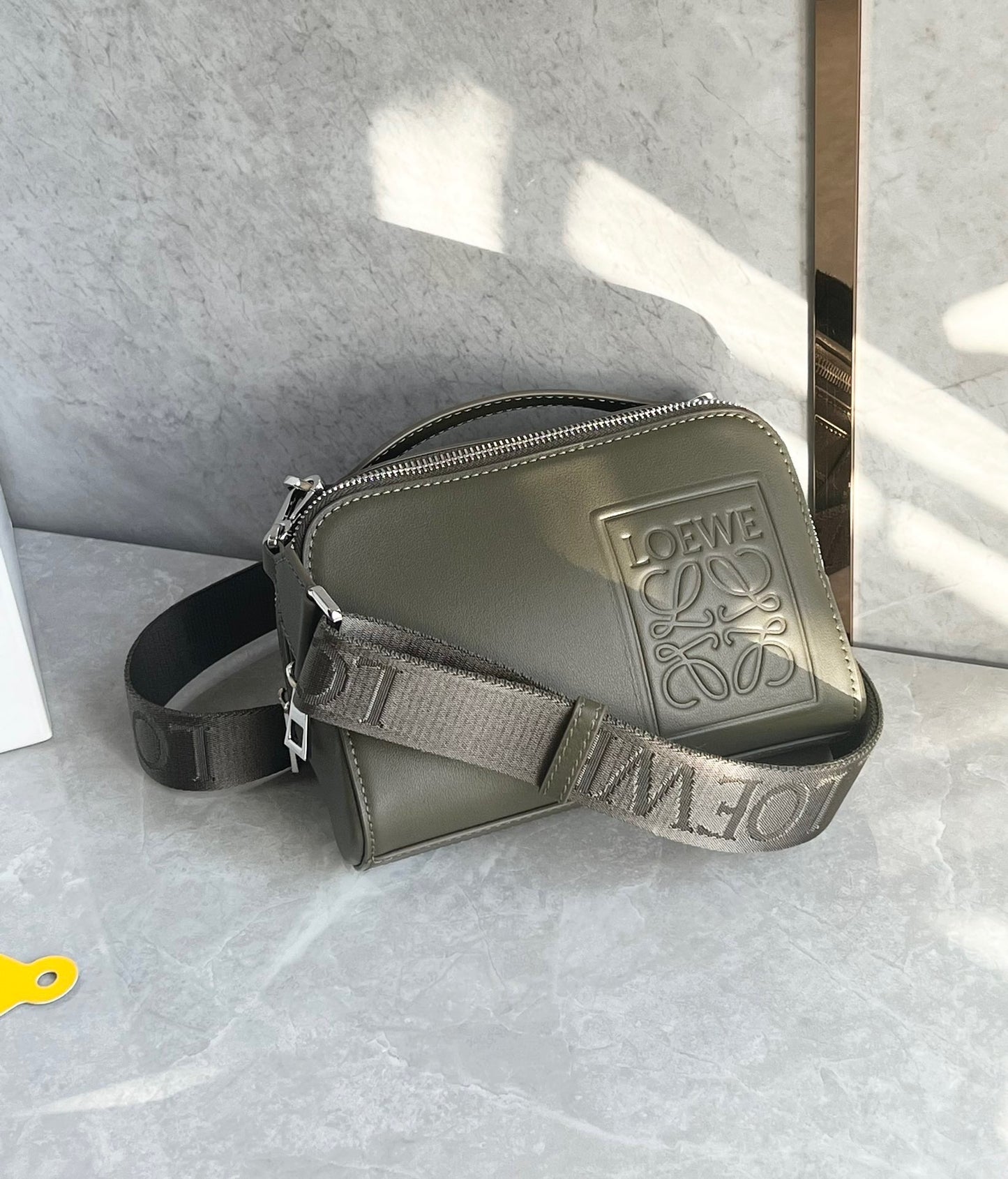 LOEW MINI CAMERA CROSSBODY BAG