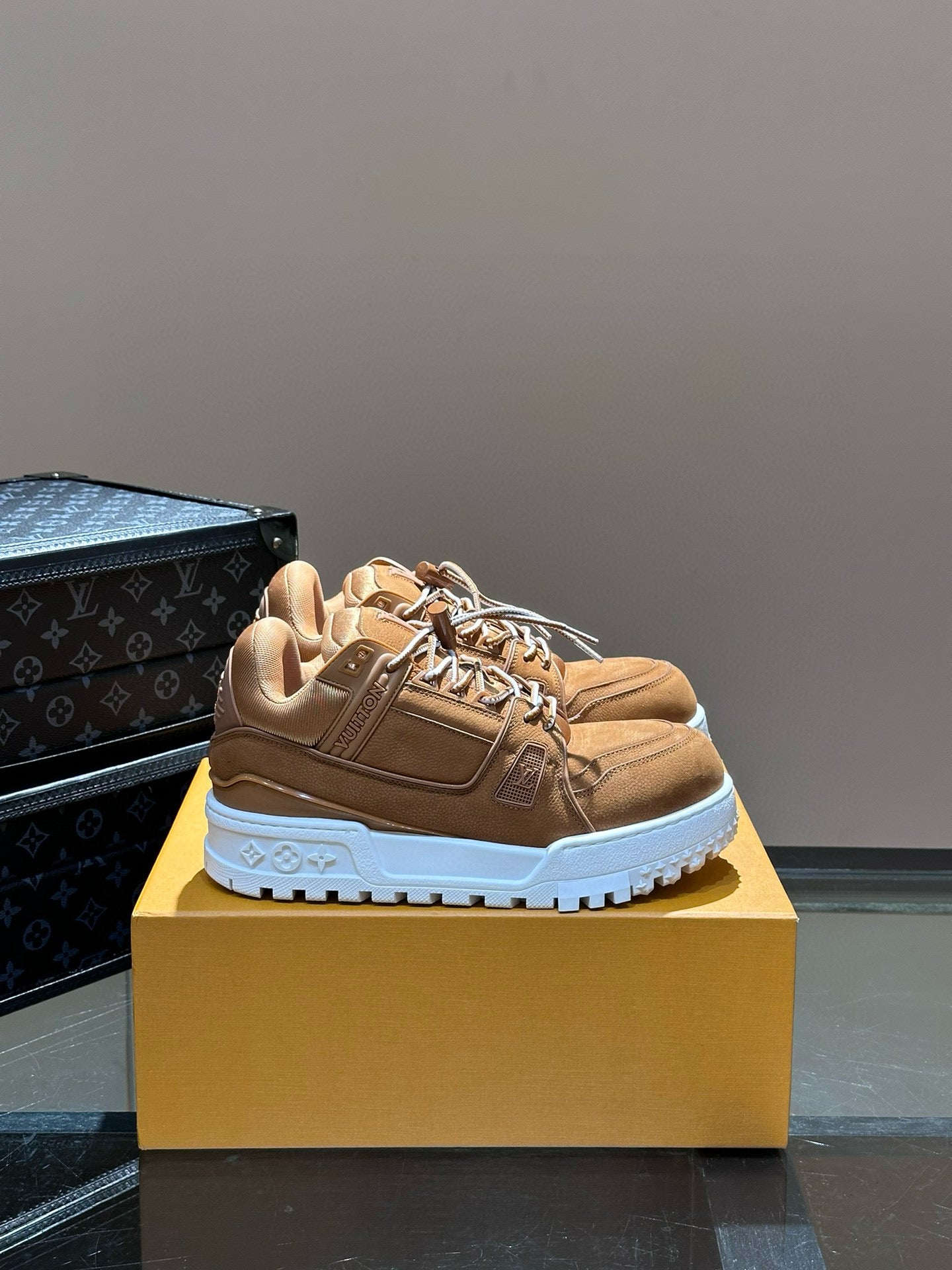 LOU TRAINERS
