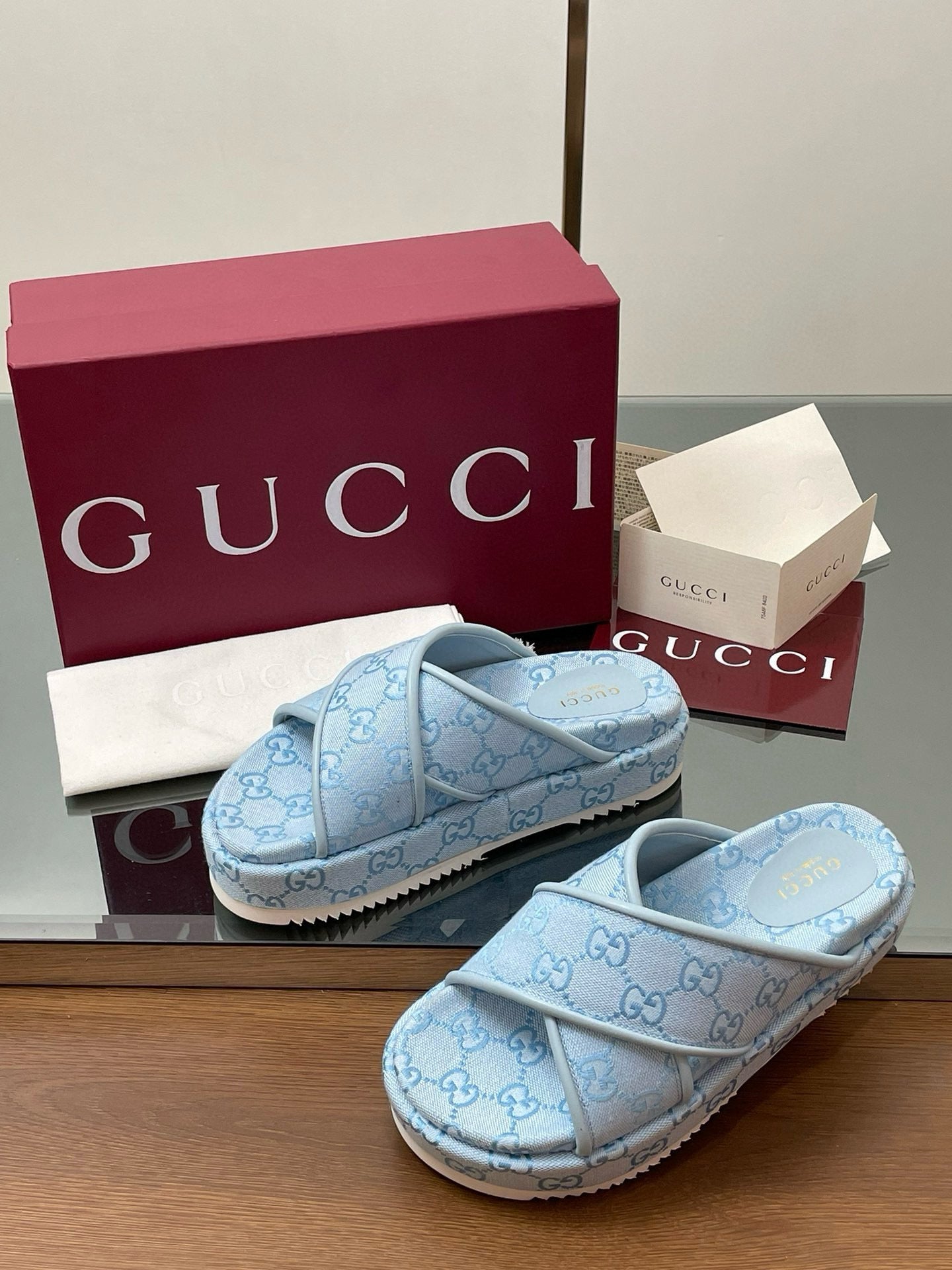 GG SANDALS