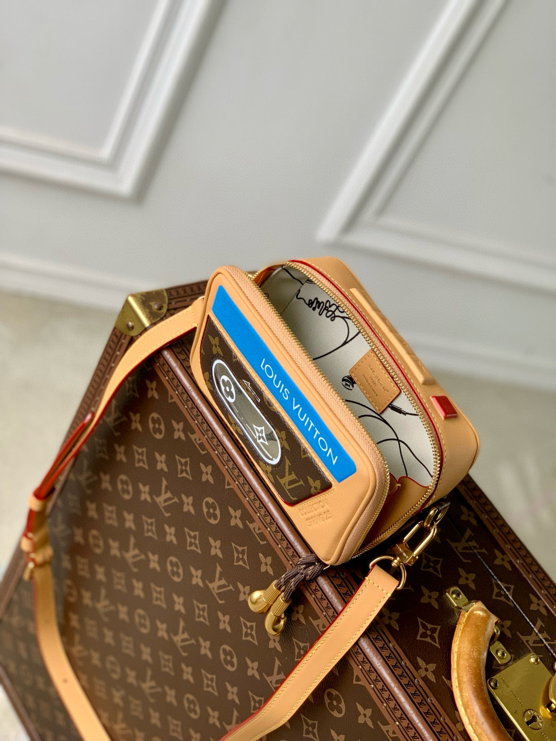 LOU BALADEUR WEARABLE WALLET