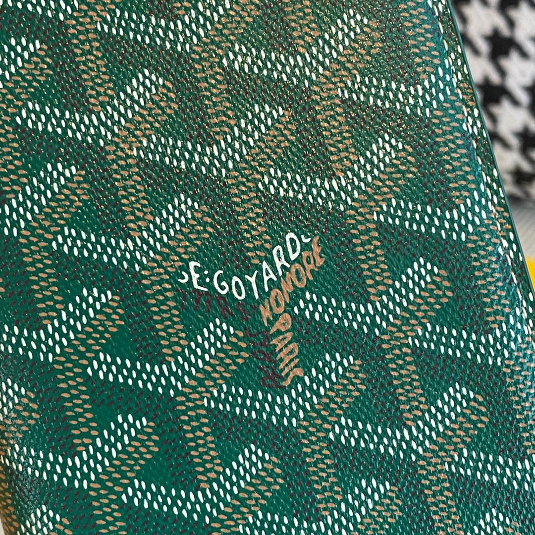 GOYA GRENELLE PASSPORT COVER
