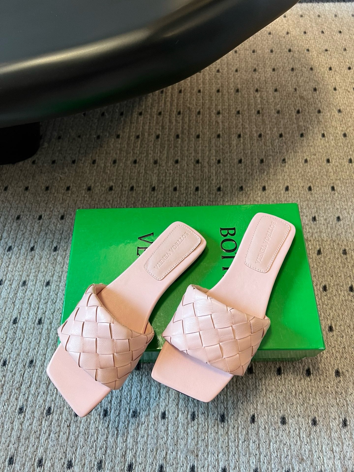 BOTT V SANDALS