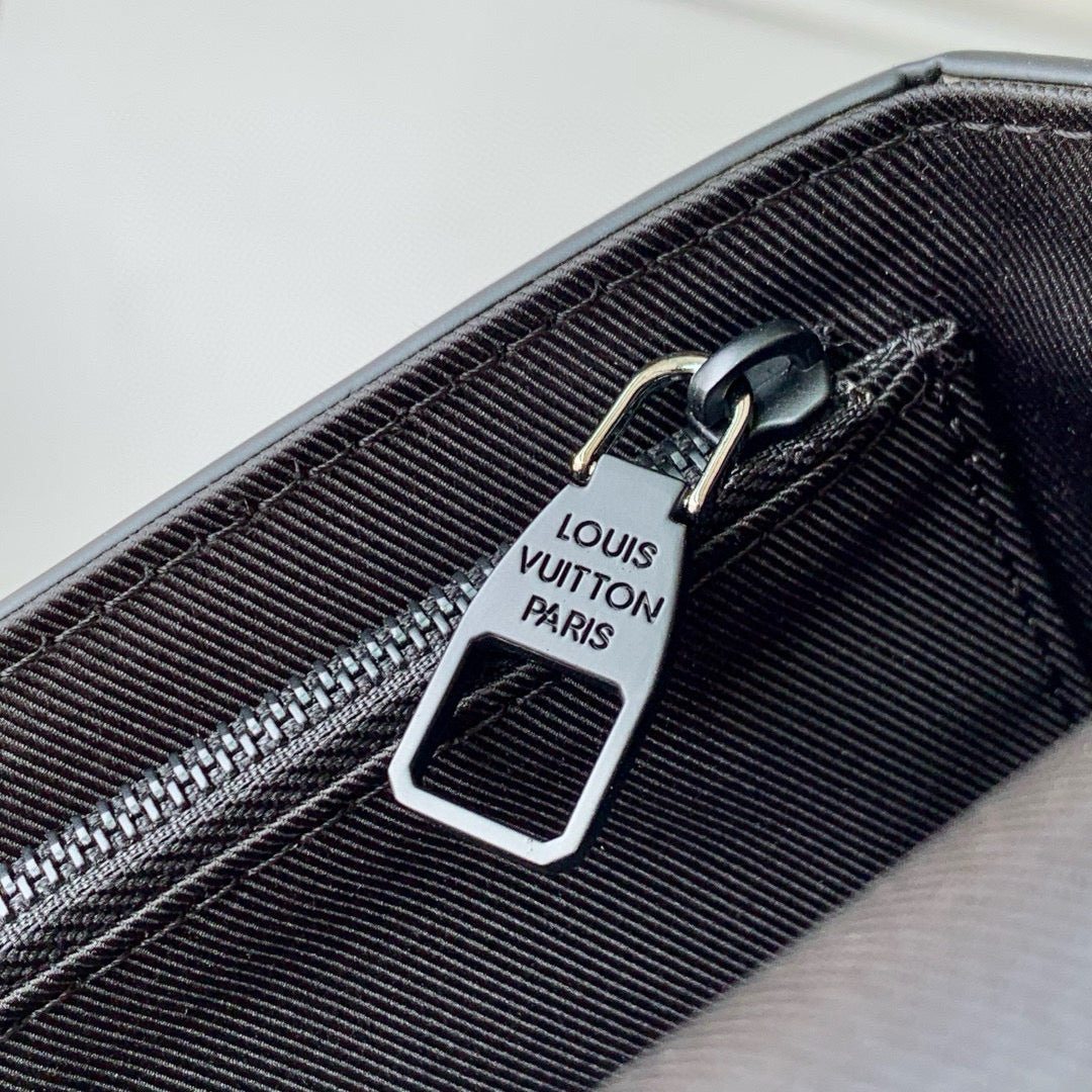 LOU STEAMER WEARABLE WALLET